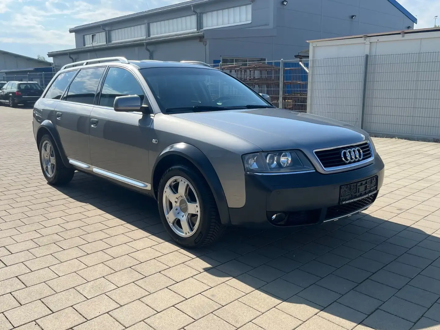 Audi A6 allroad Grau - 2