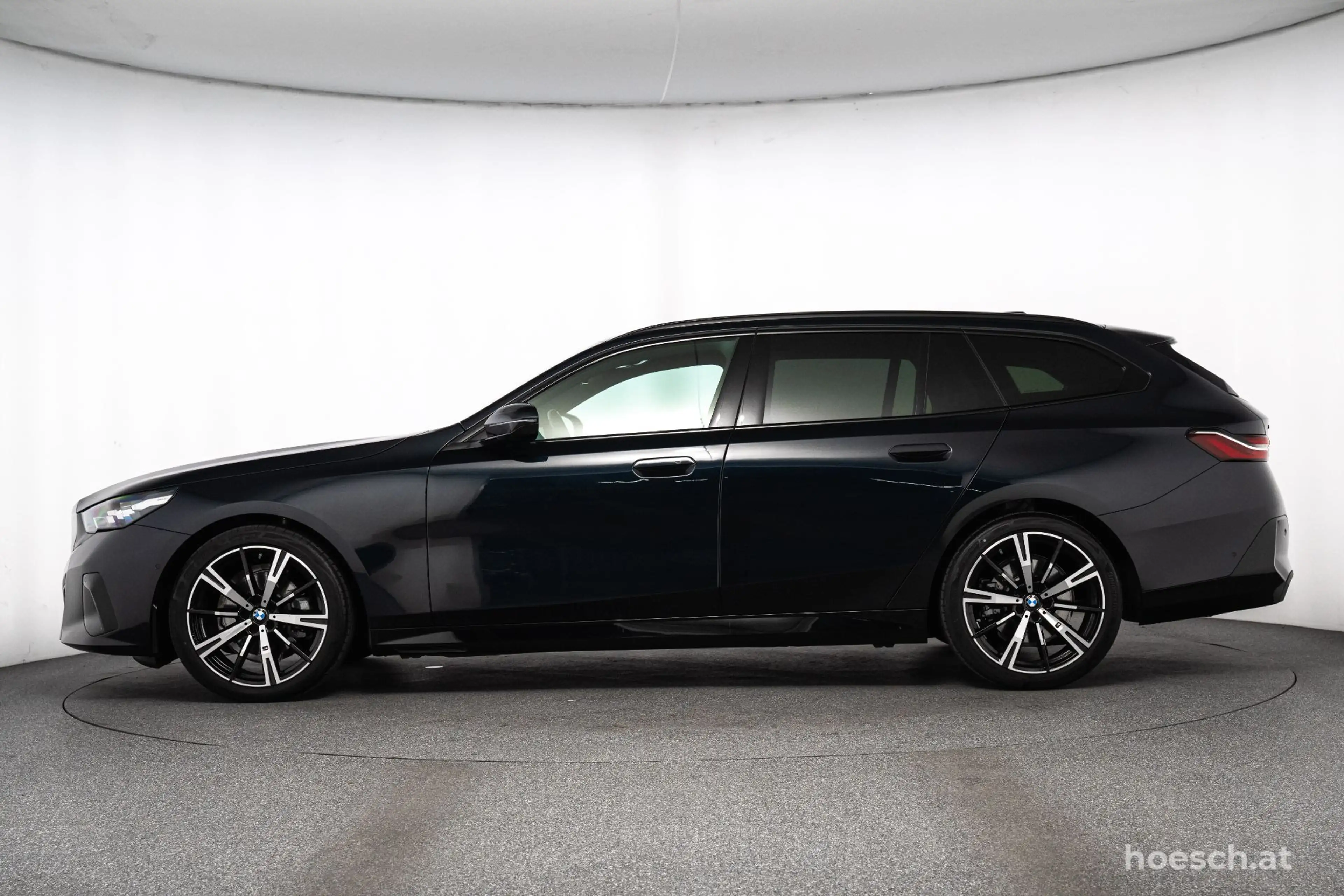 BMW 520 d xDrive Touring M Sport AHK H&K ASSISTANT WIE NEU — photo 3