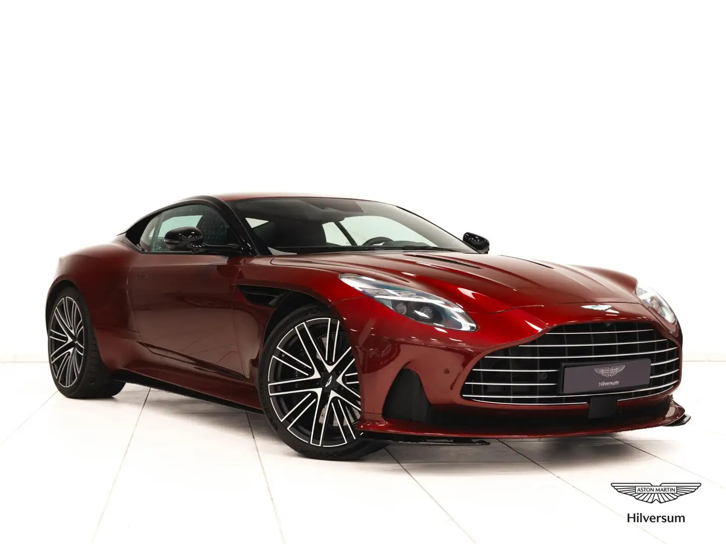 Aston Martin DB12 Coupe 2024MY Piros - 1