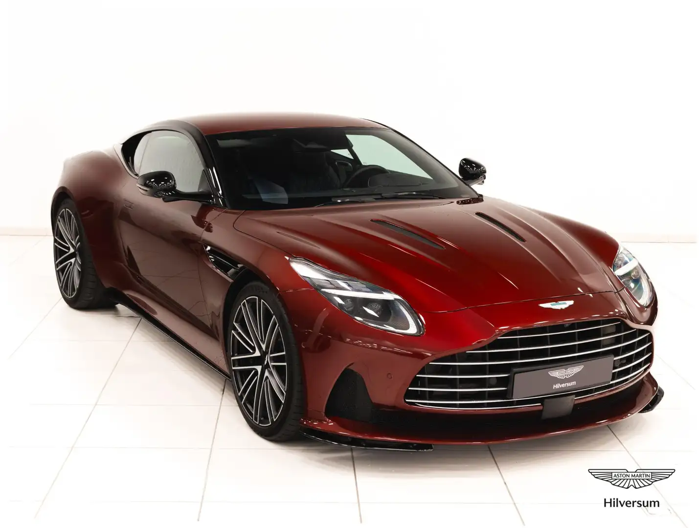 Aston Martin DB12 Coupe 2024MY Piros - 2