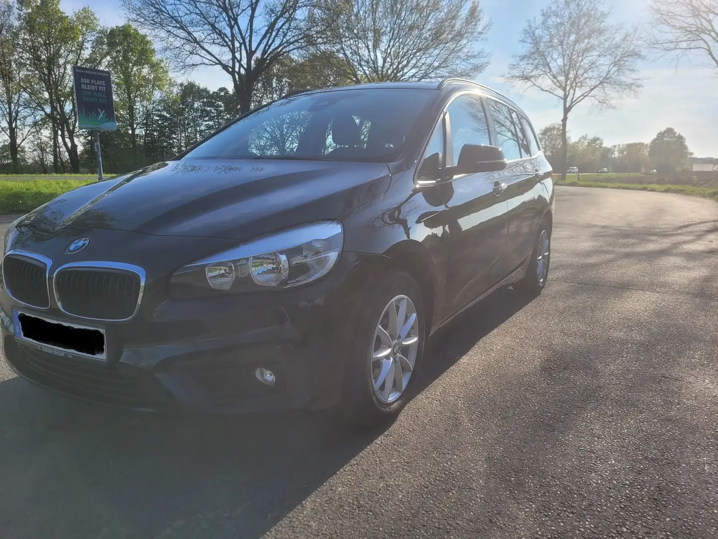 BMW 216 216d Gran Tourer crna - 2