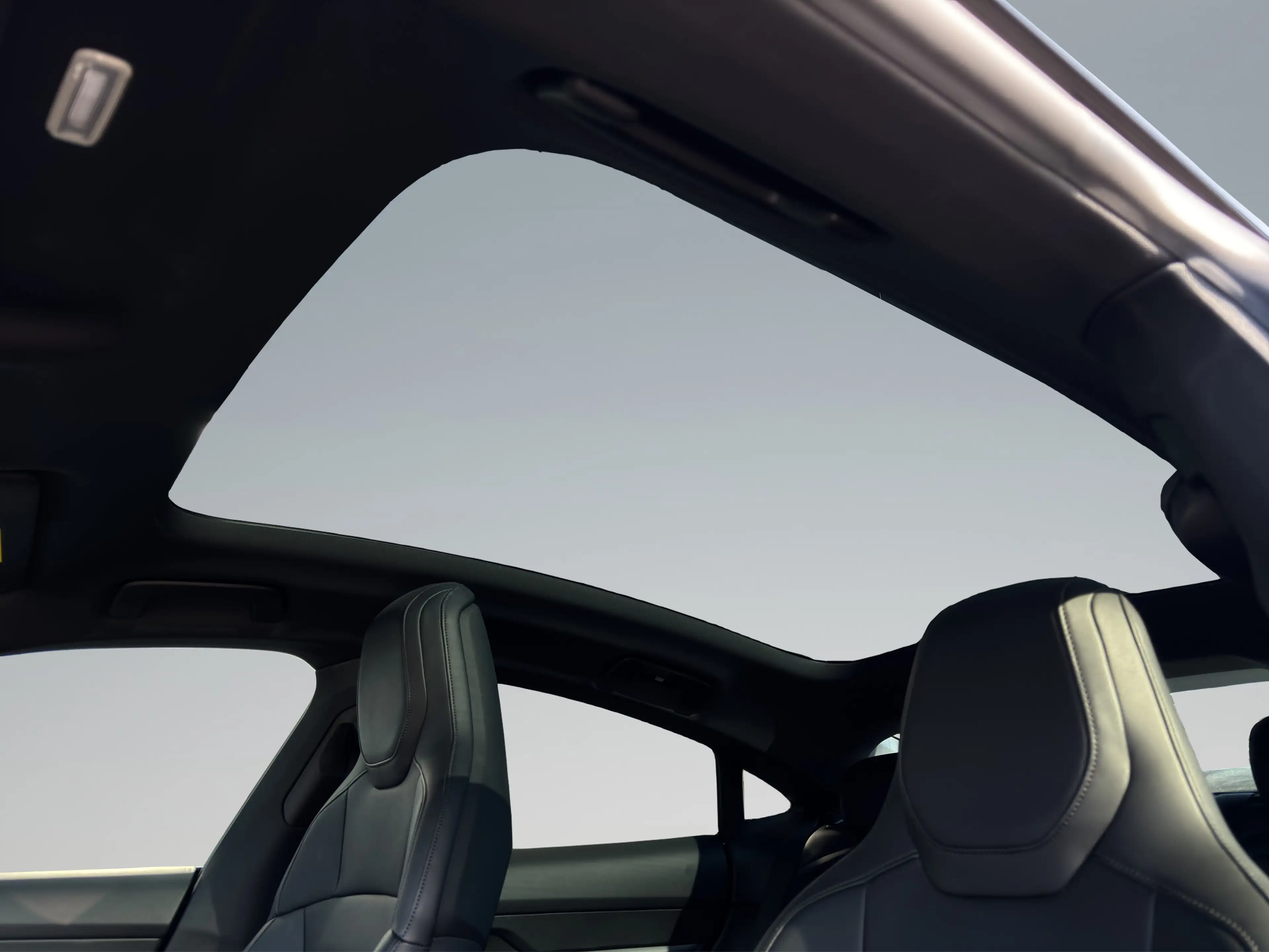 Porsche Taycan | Abstandsregeltempostat | Panoramadach | — photo 11
