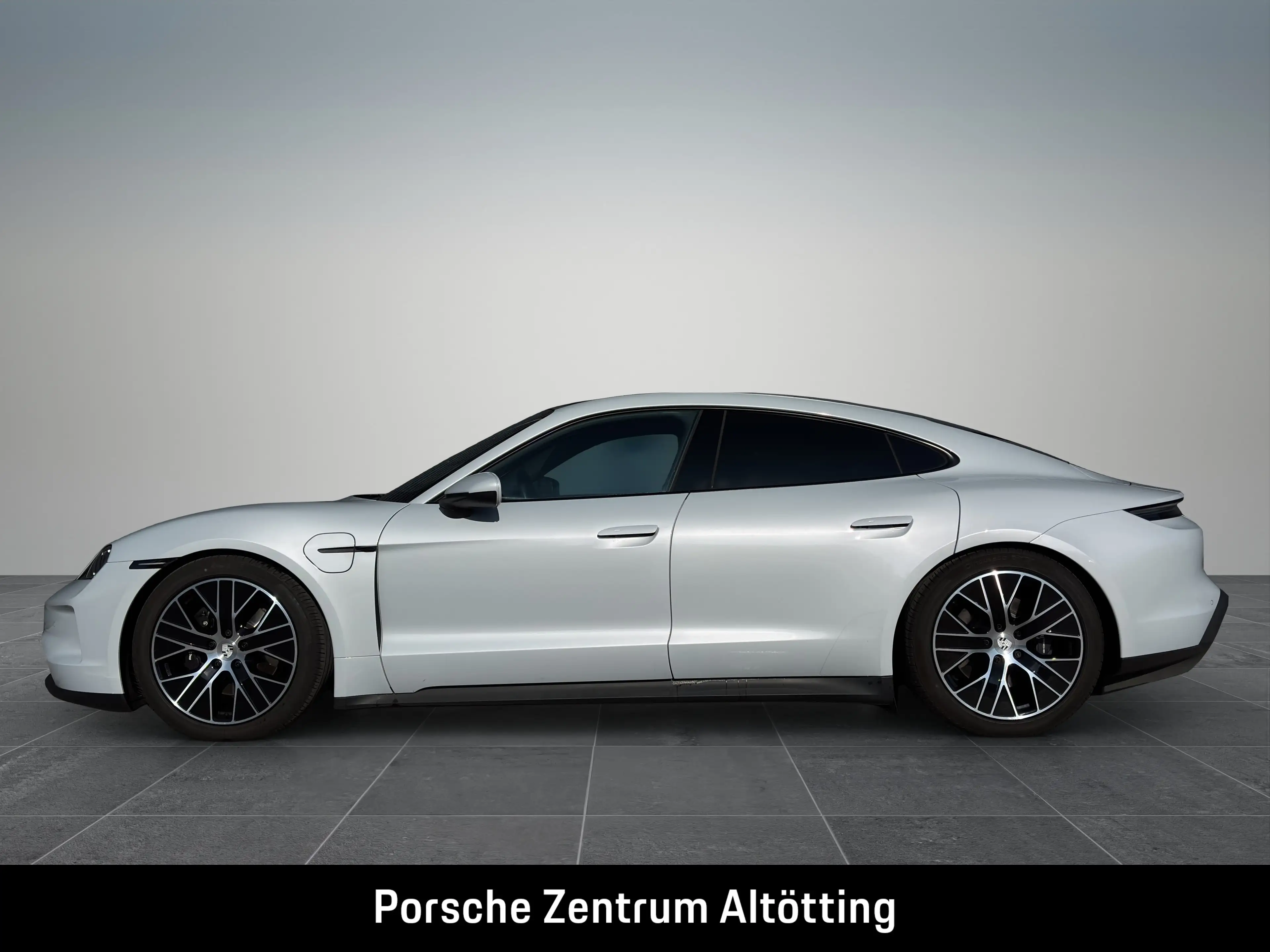 Porsche Taycan | Abstandsregeltempostat | Panoramadach | — photo 3