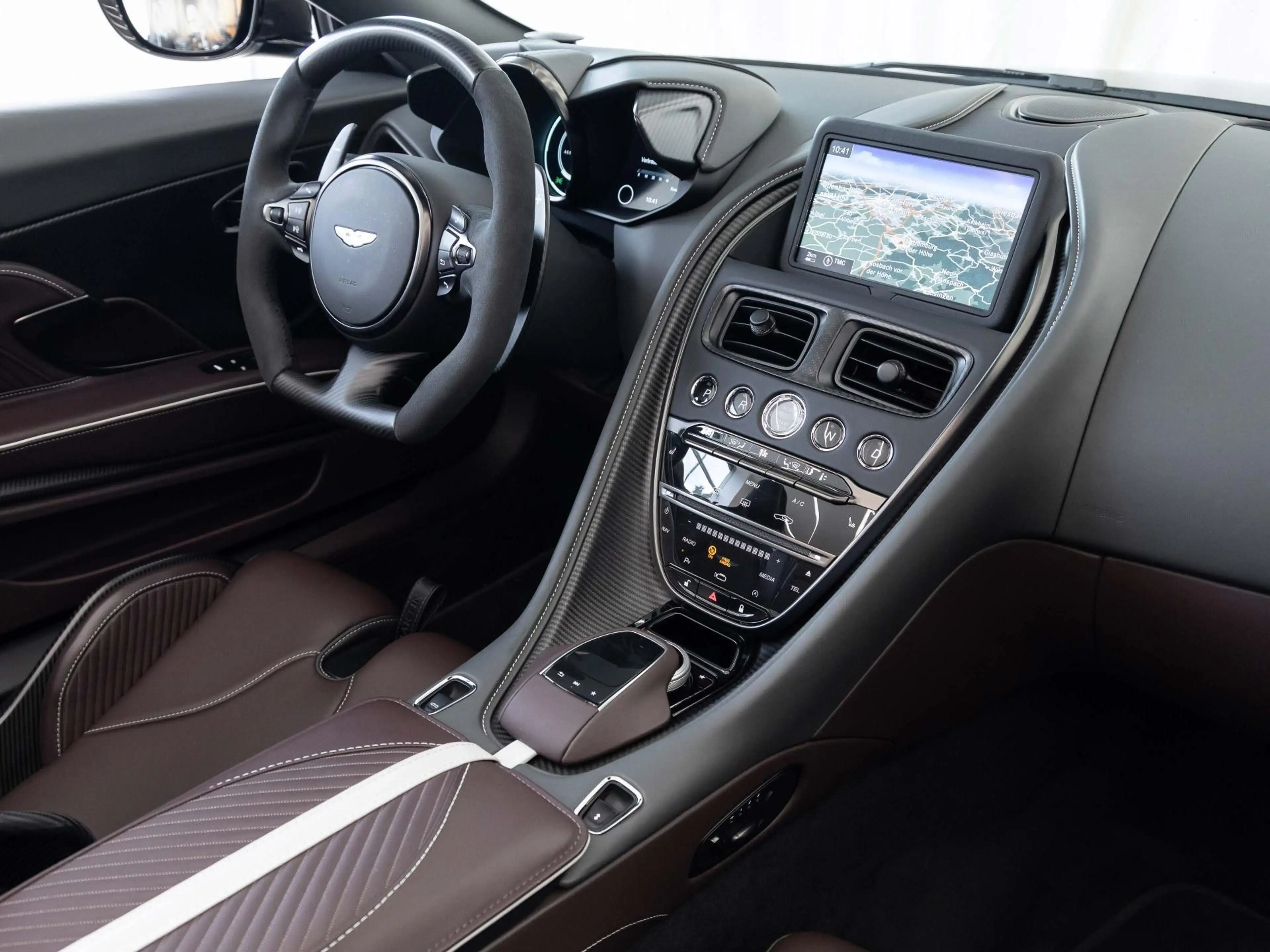Aston Martin DBS 770 Ultimate Volante von BENTLEY FRANKFURT — photo 8