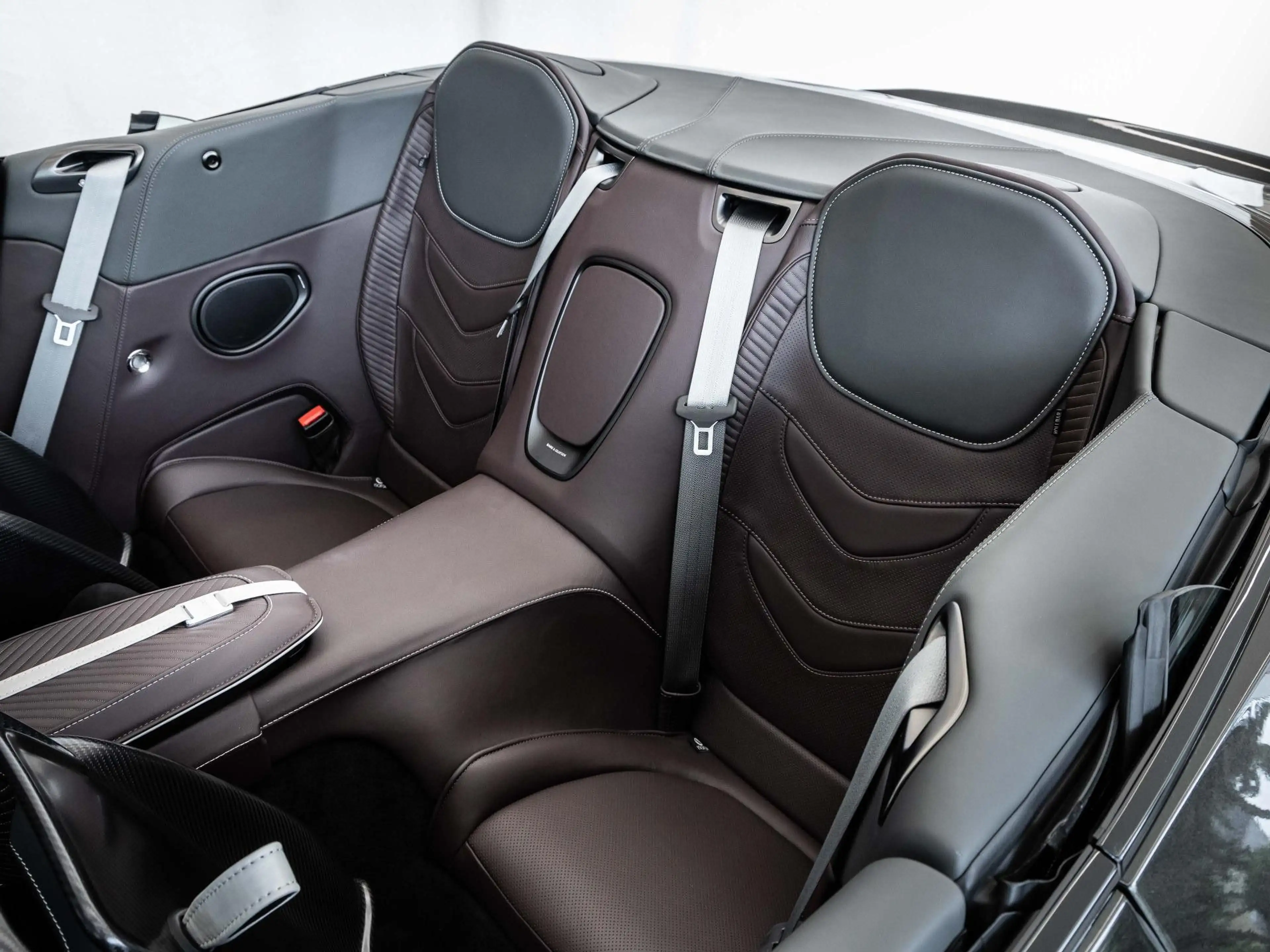 Aston Martin DBS 770 Ultimate Volante von BENTLEY FRANKFURT — photo 10