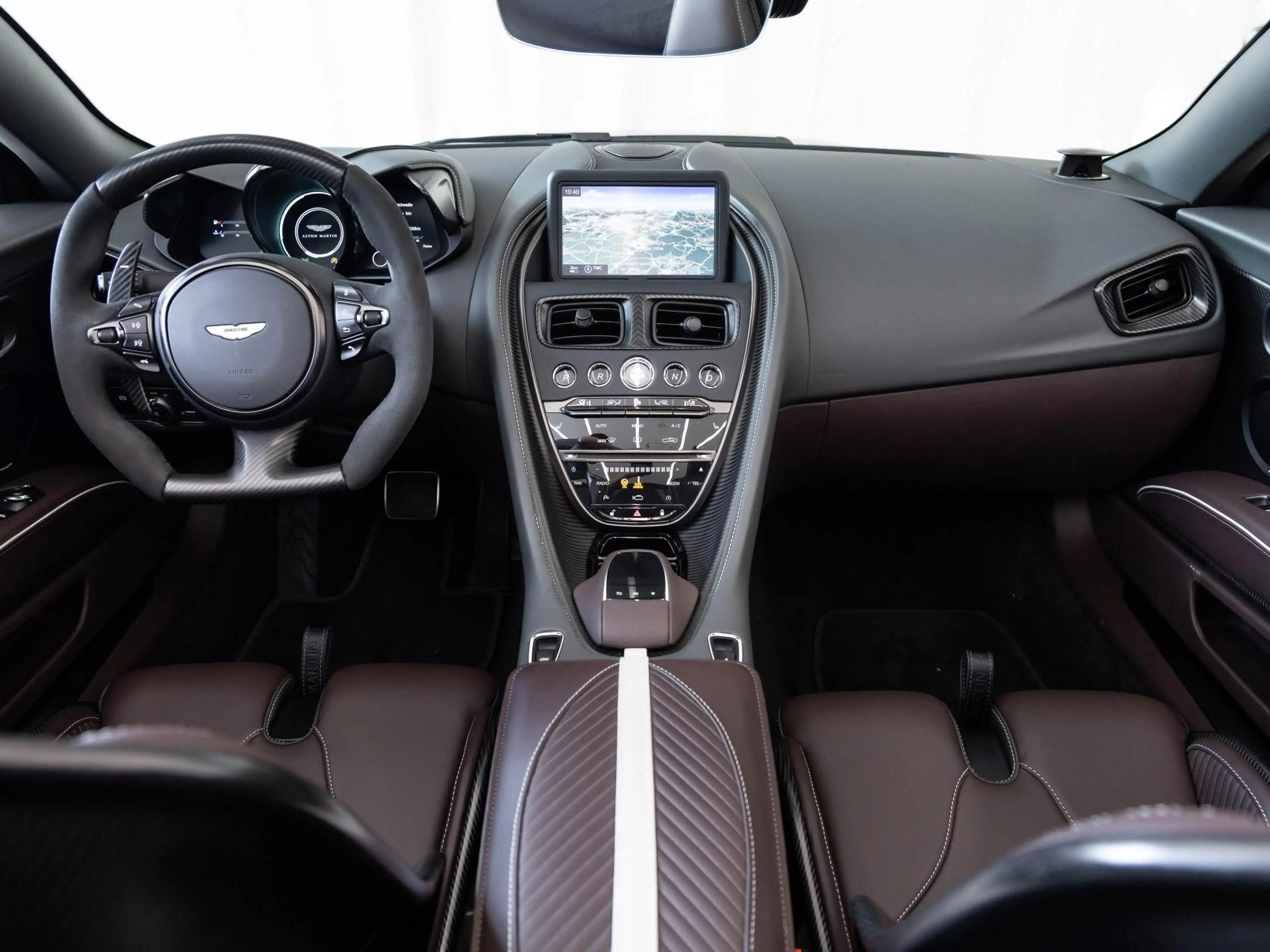 Aston Martin DBS 770 Ultimate Volante von BENTLEY FRANKFURT — photo 9
