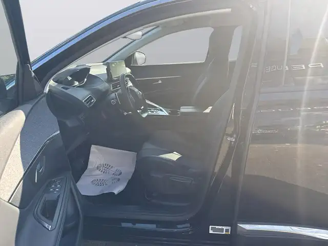 Peugeot 3008 view 11