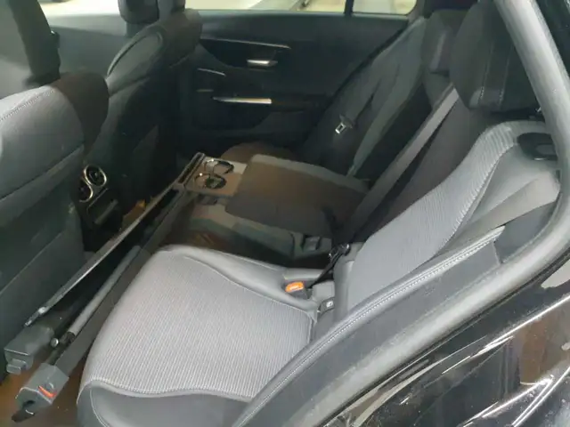 Mercedes-Benz C-Class view 13