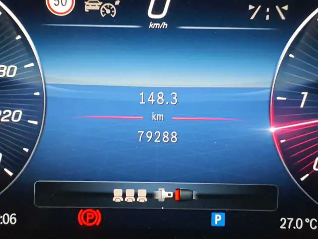Mercedes-Benz C-Class view 11