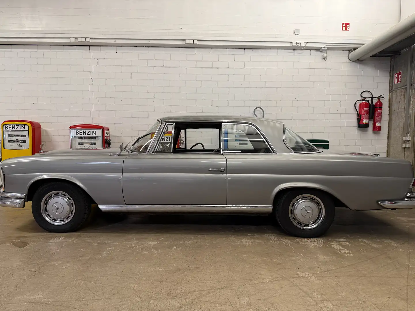 Mercedes-Benz 250 SE Plateado - 1