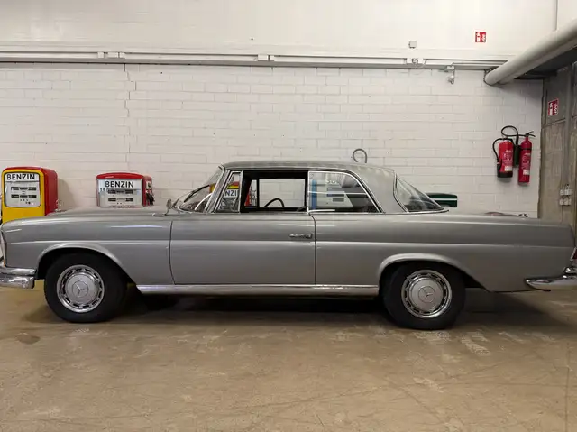 Mercedes-Benz 250 SE
