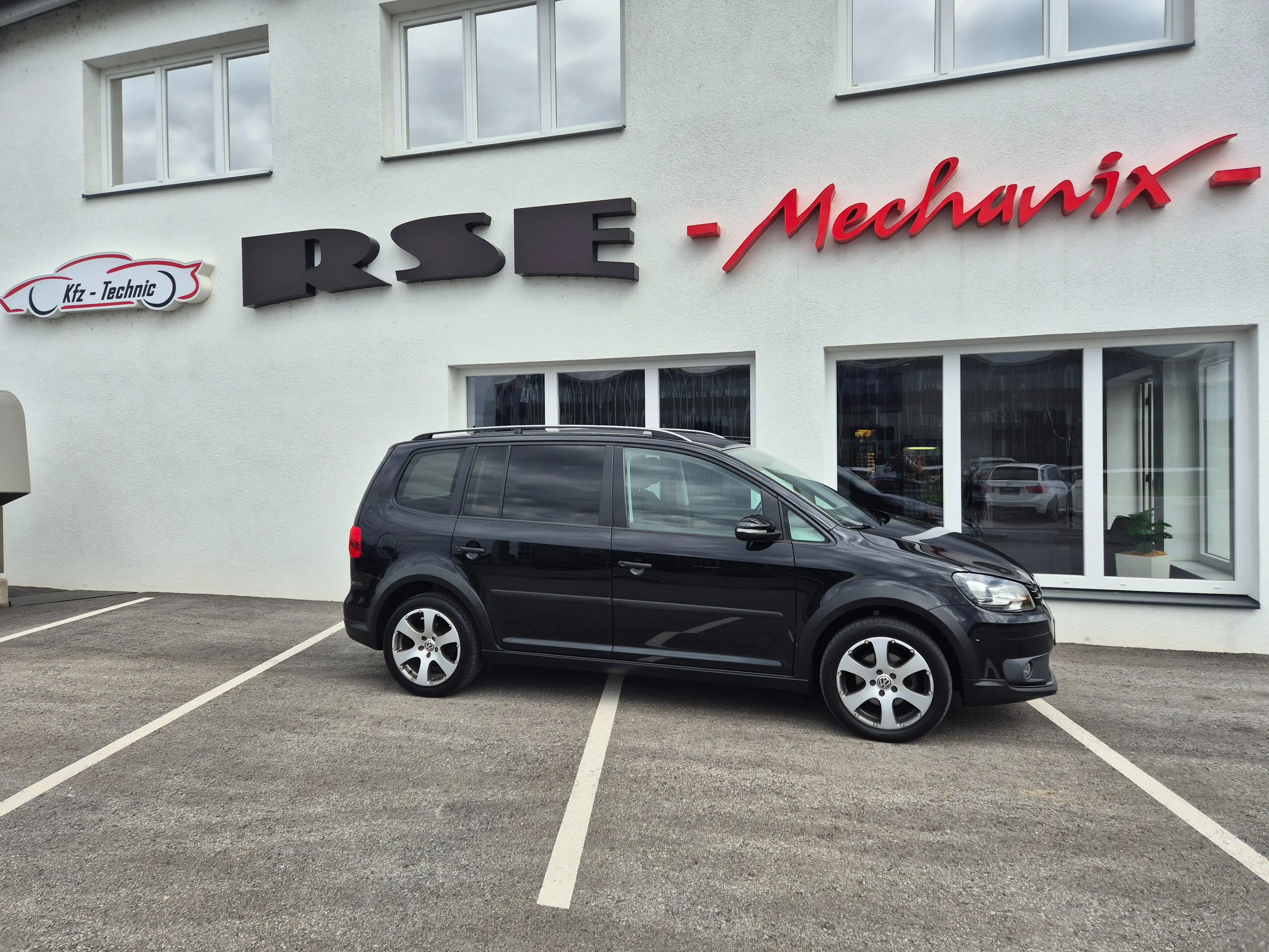 Volkswagen Cross Touran Xenon,SHZ,PDC,AHK,17Zoll, usw...