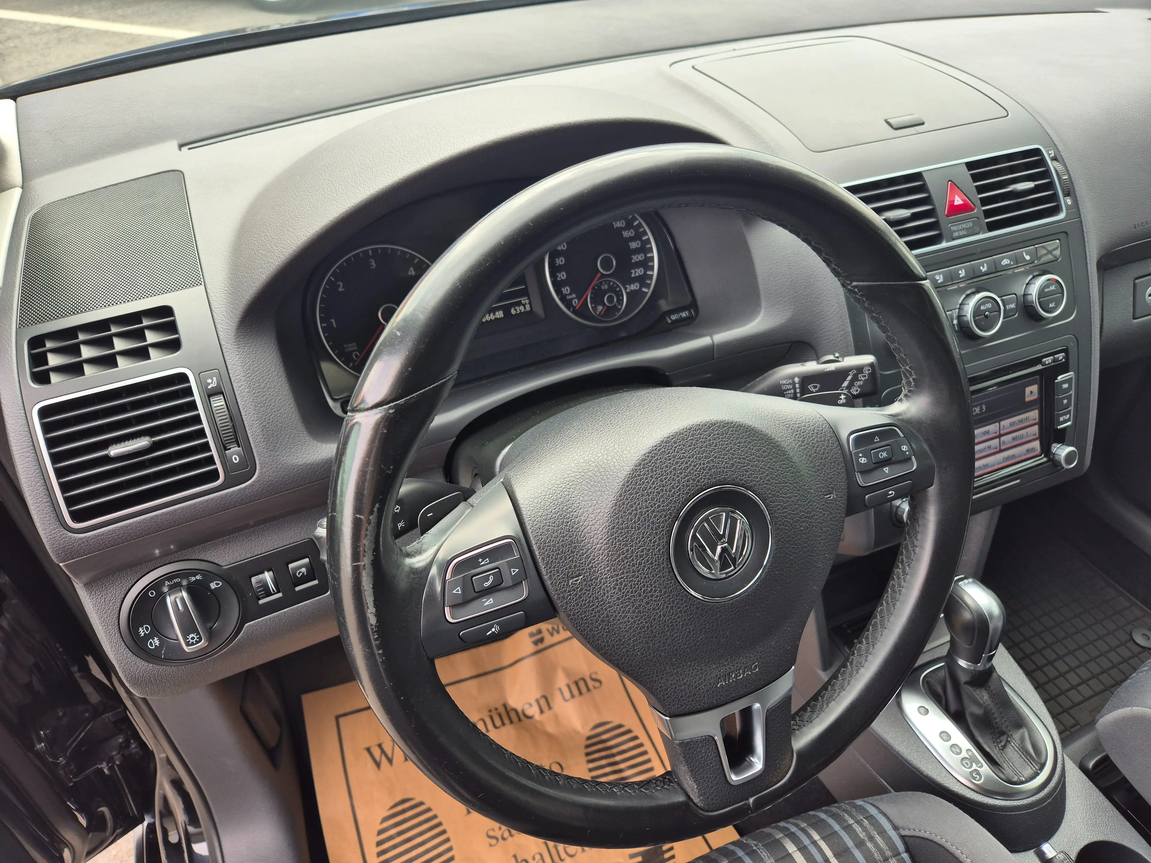 Volkswagen Cross Touran Xenon,SHZ,PDC,AHK,17Zoll, usw... — photo 15