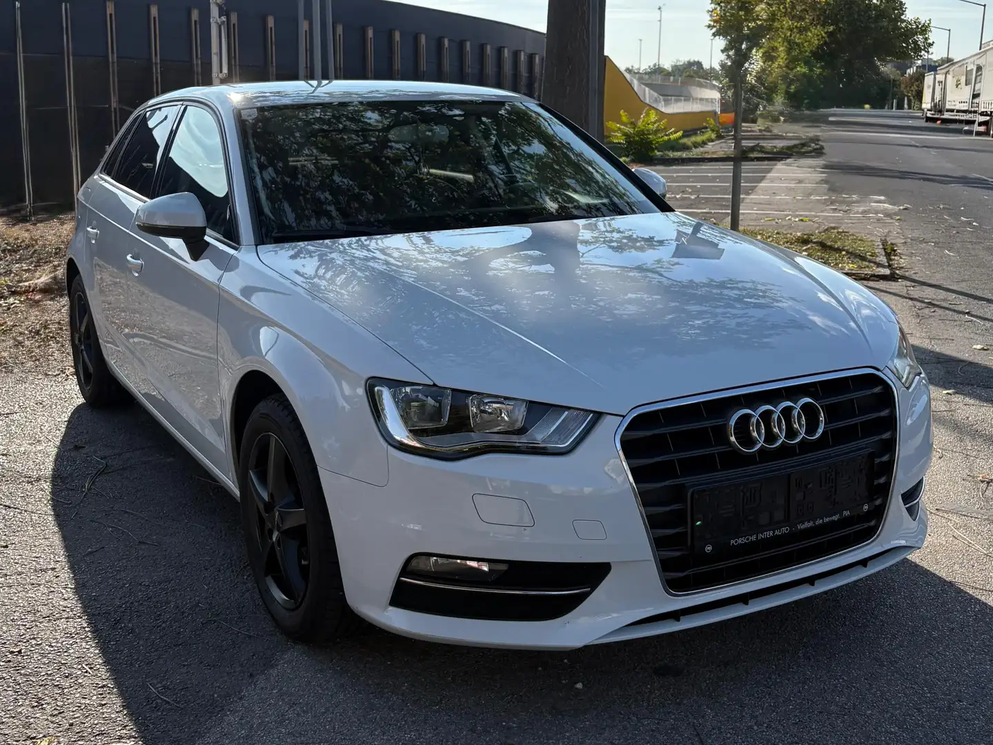 Audi A3 A3 SB 1,2 TFSI Attraction Attraction Weiß - 1
