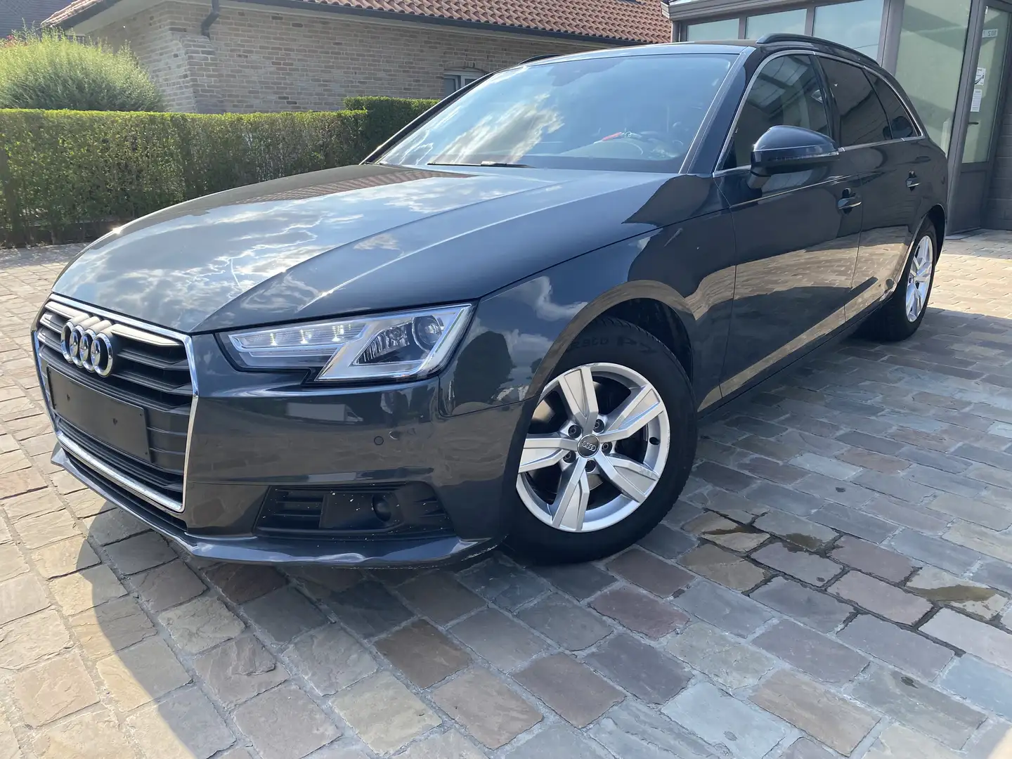 Audi A4 Avant 2.0 TFSI ultra design Grijs - 1