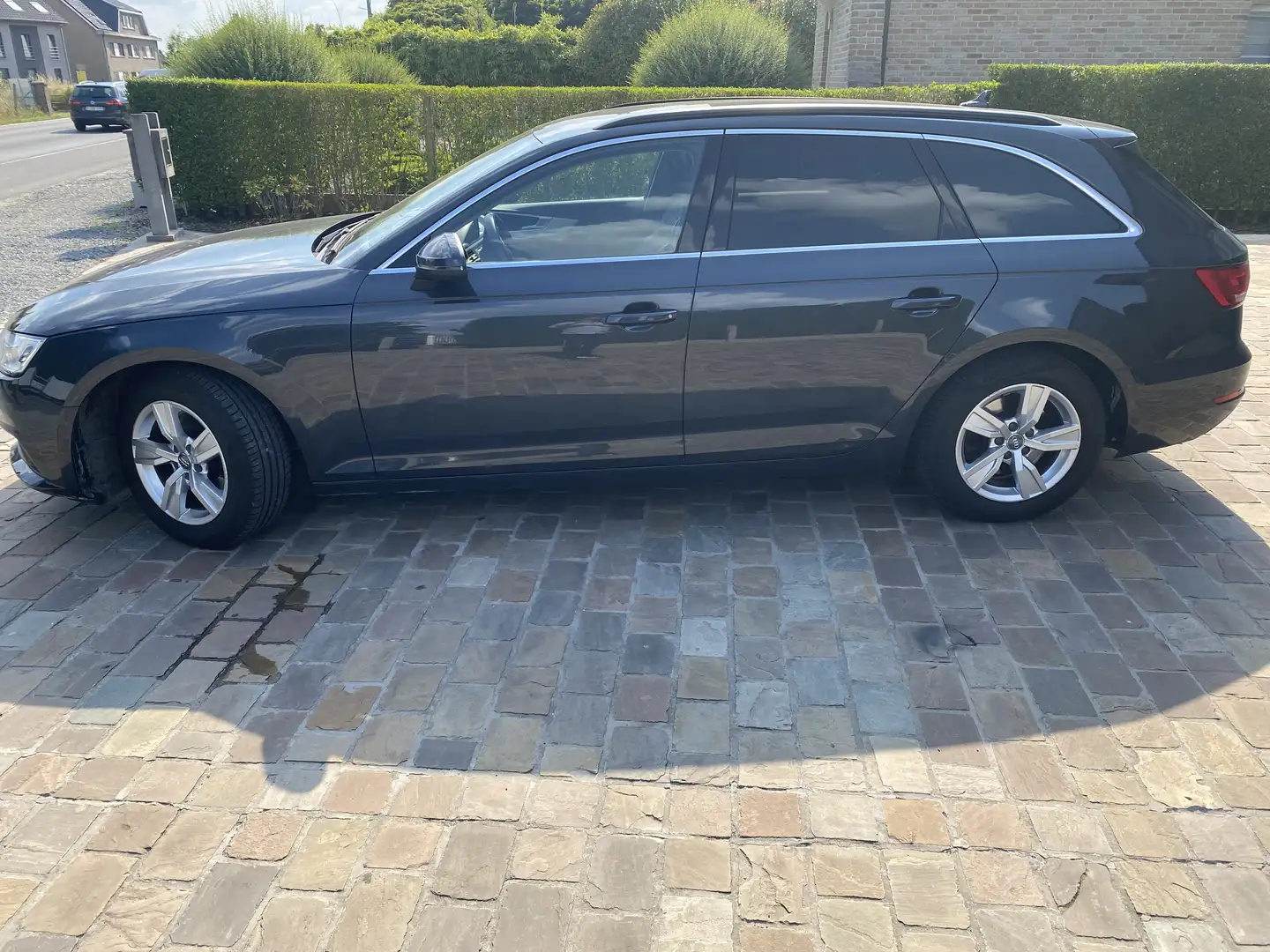 Audi A4 Avant 2.0 TFSI ultra design Grijs - 2