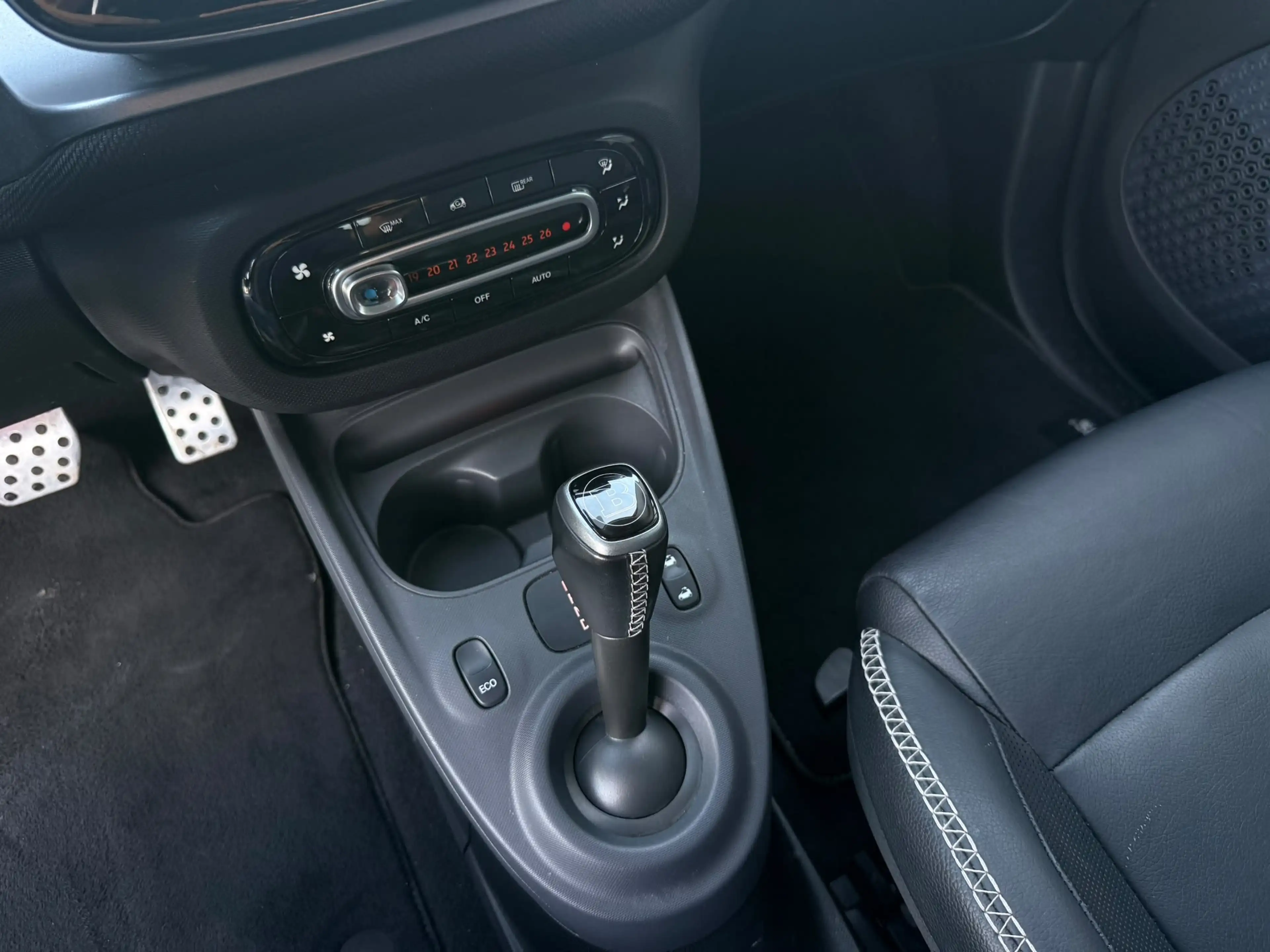 smart forTwo Cabrio Brabus EQ 17.6 kWh Electric — photo 13