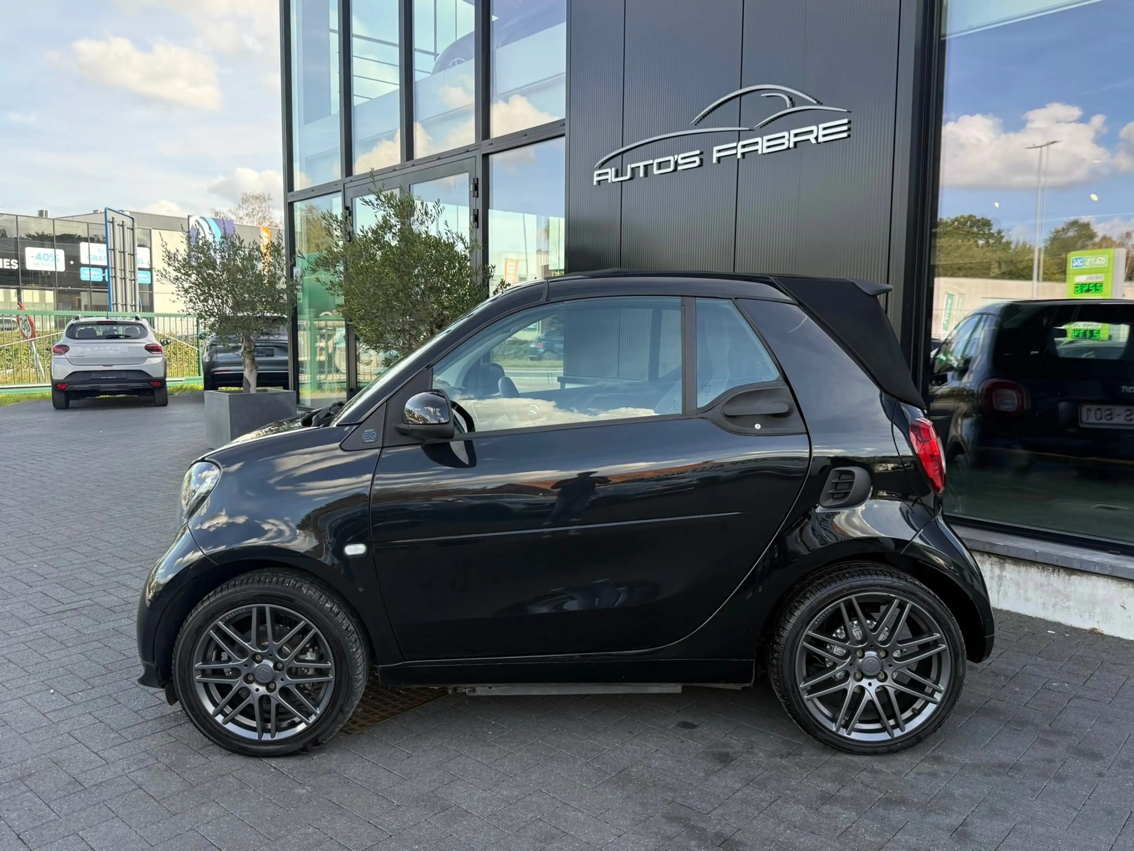 smart forTwo Cabrio Brabus EQ 17.6 kWh Electric — photo 4