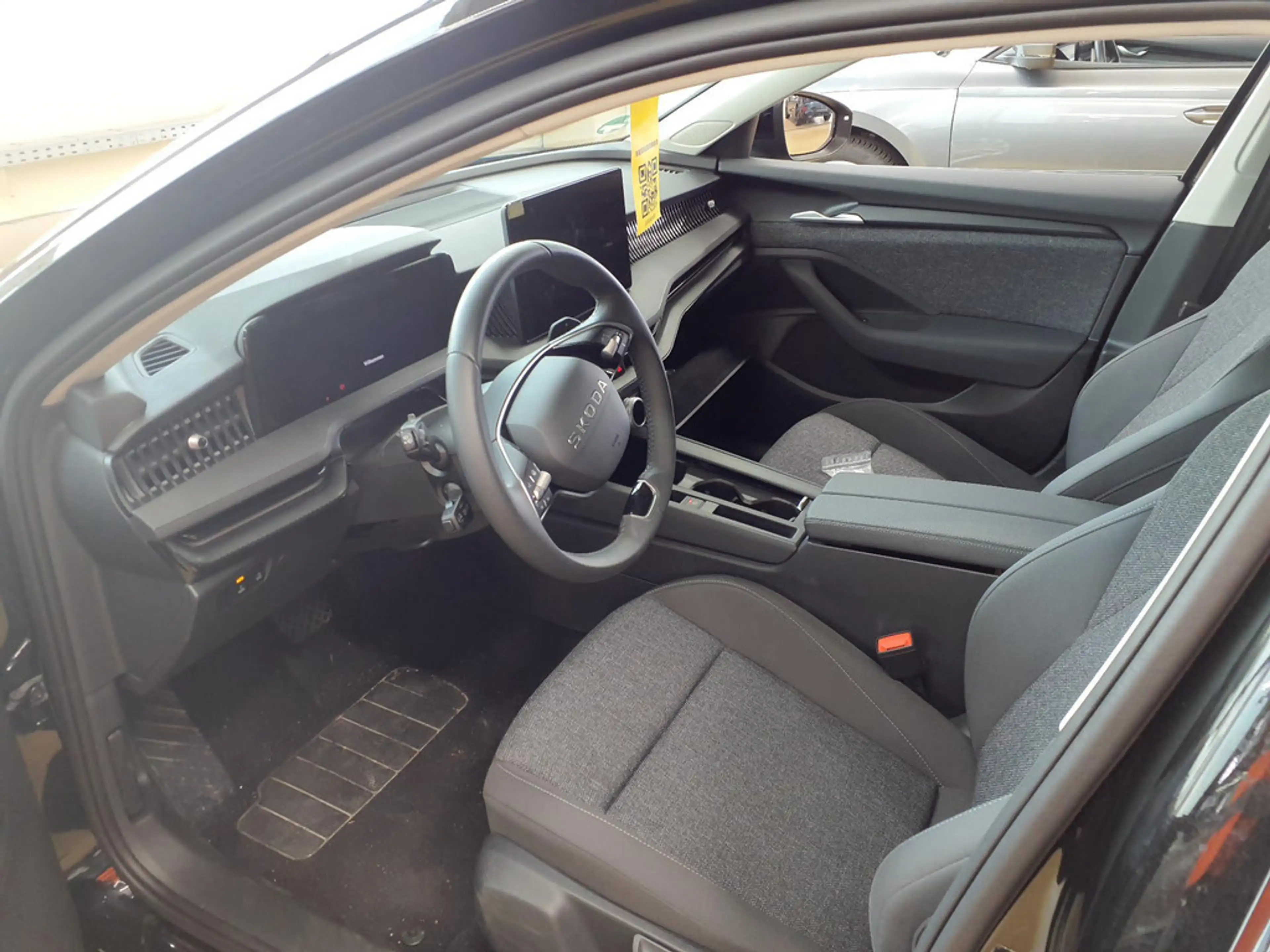 Skoda Superb 2.0 TDI Essence SHZ ACC LED NAVI AHK — photo 4