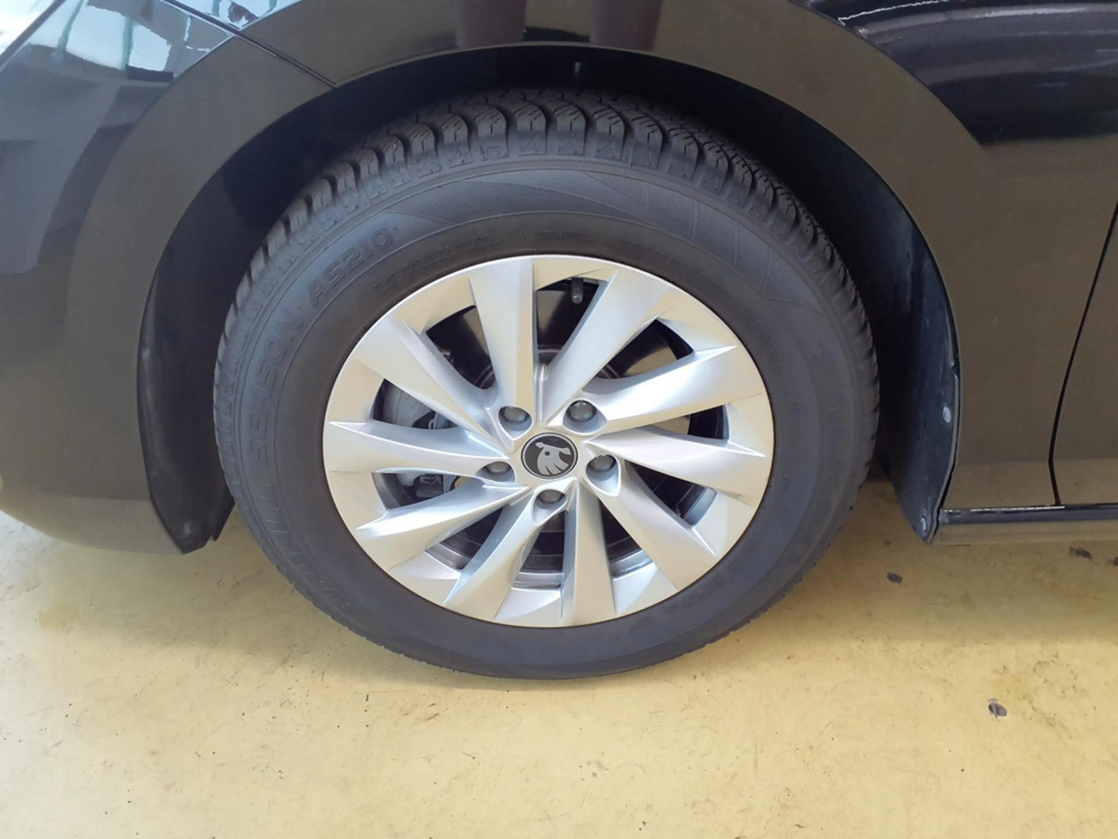 Skoda Superb 2.0 TDI Essence SHZ ACC LED NAVI AHK — photo 8