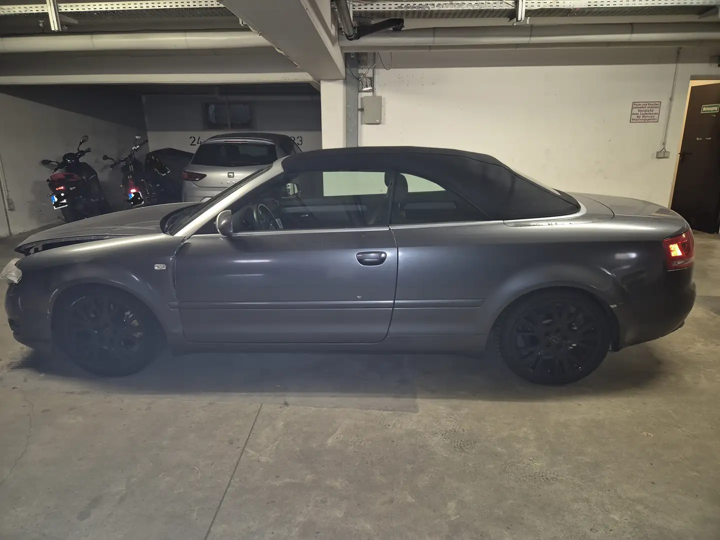 Audi A4 A4 Cabriolet 1.8 T Grau - 1
