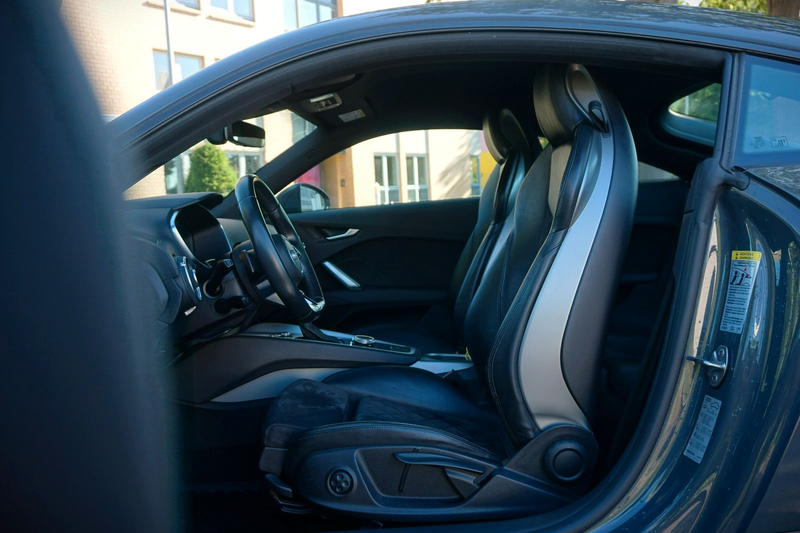 Audi TT Coupe 2.0 TFSI / Matrix-LED / Sportsitze / — photo 8