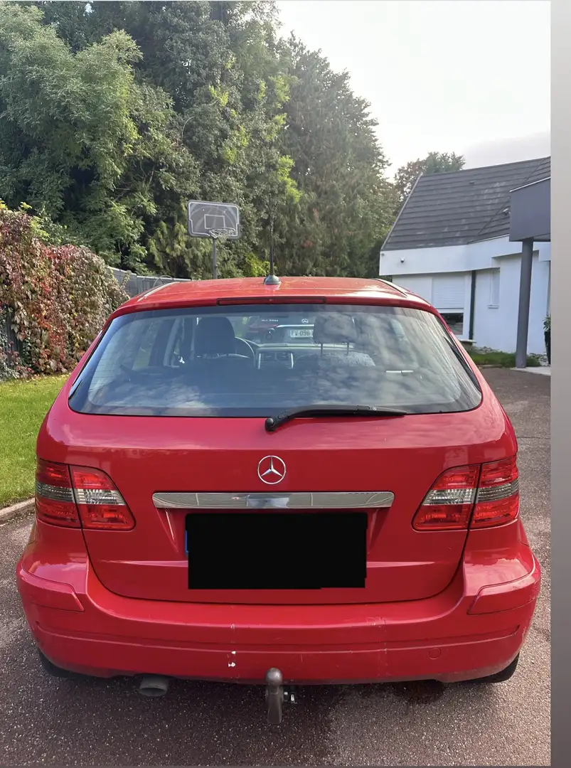 Mercedes-Benz B 180 Rouge - 2