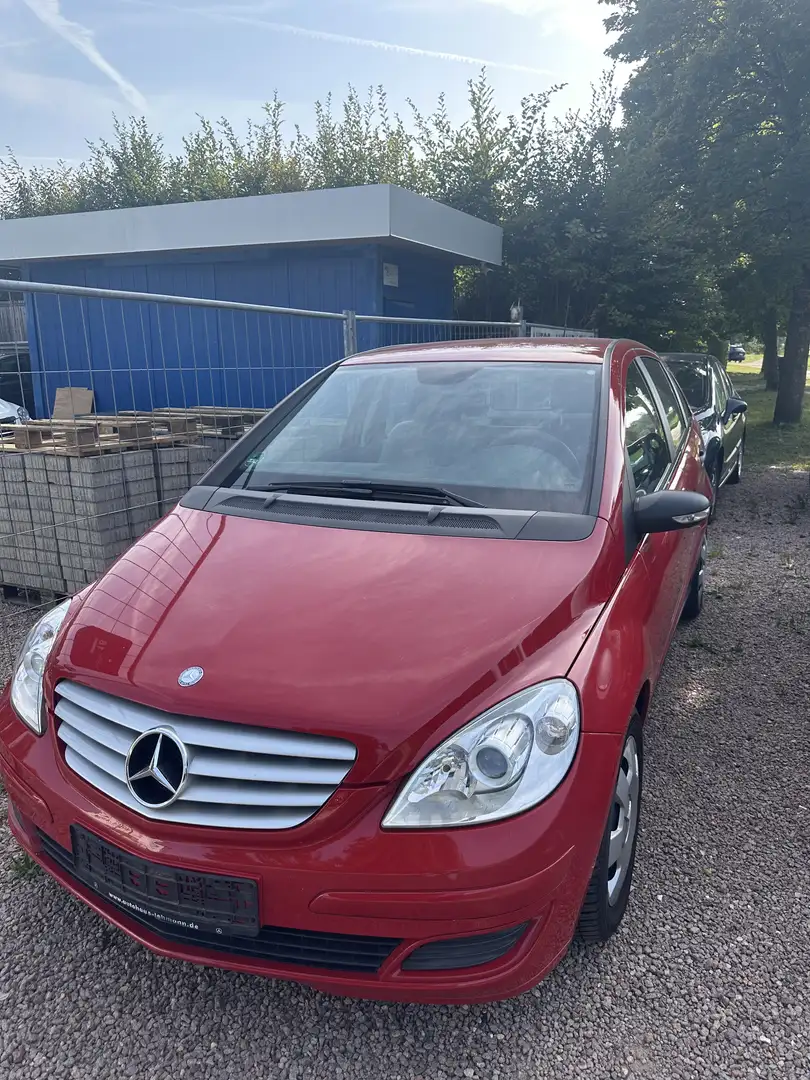 Mercedes-Benz B 180 Rouge - 1
