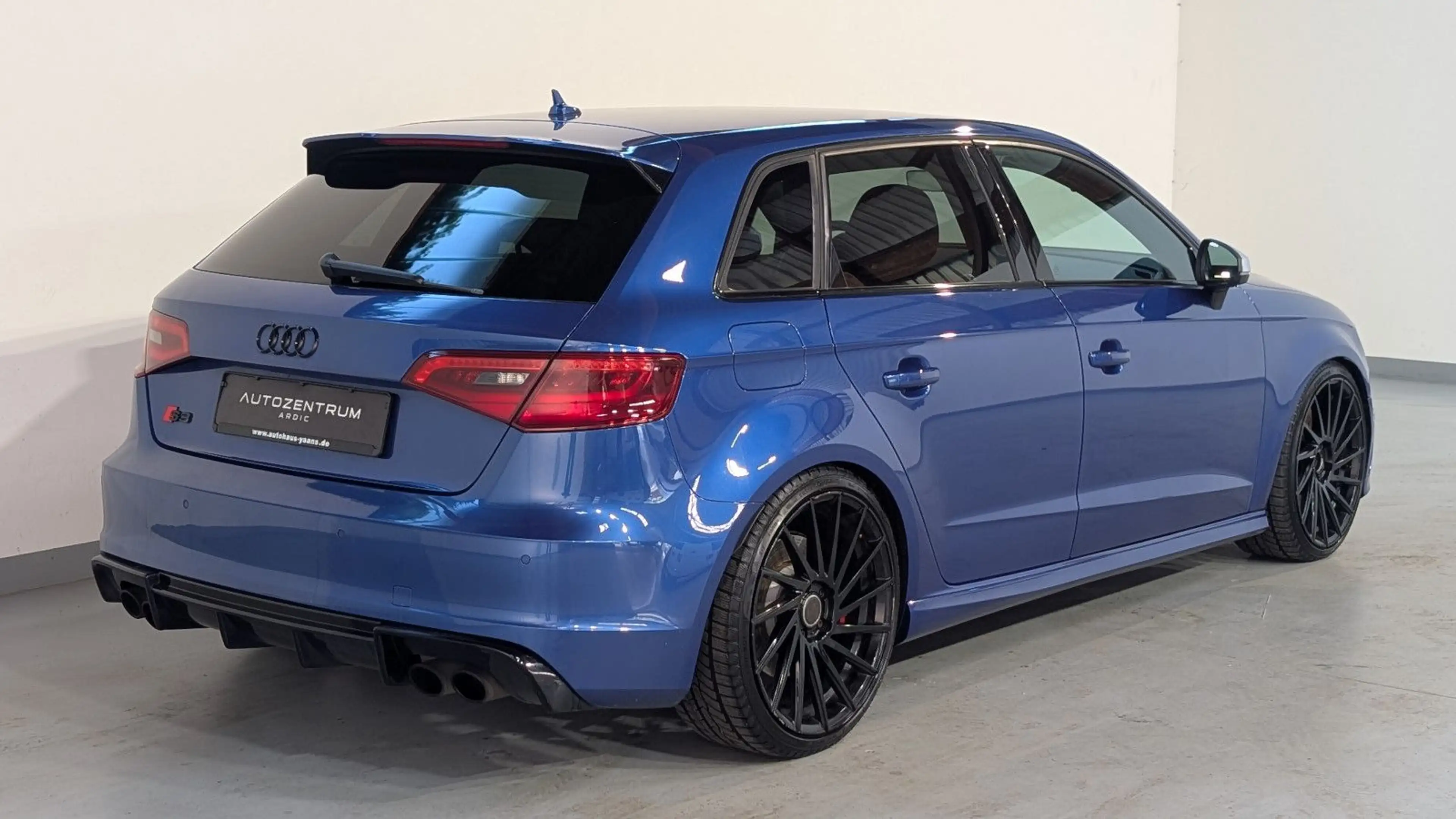 Audi S3 Sportback 2.0 TFSI qu. B&O+KEY+SIDE+LED+19" — photo 4