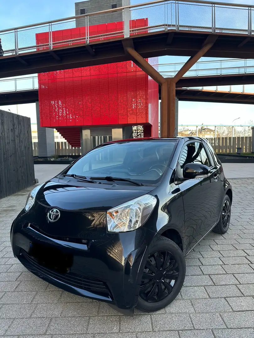 Toyota iQ 1.0 + - 1