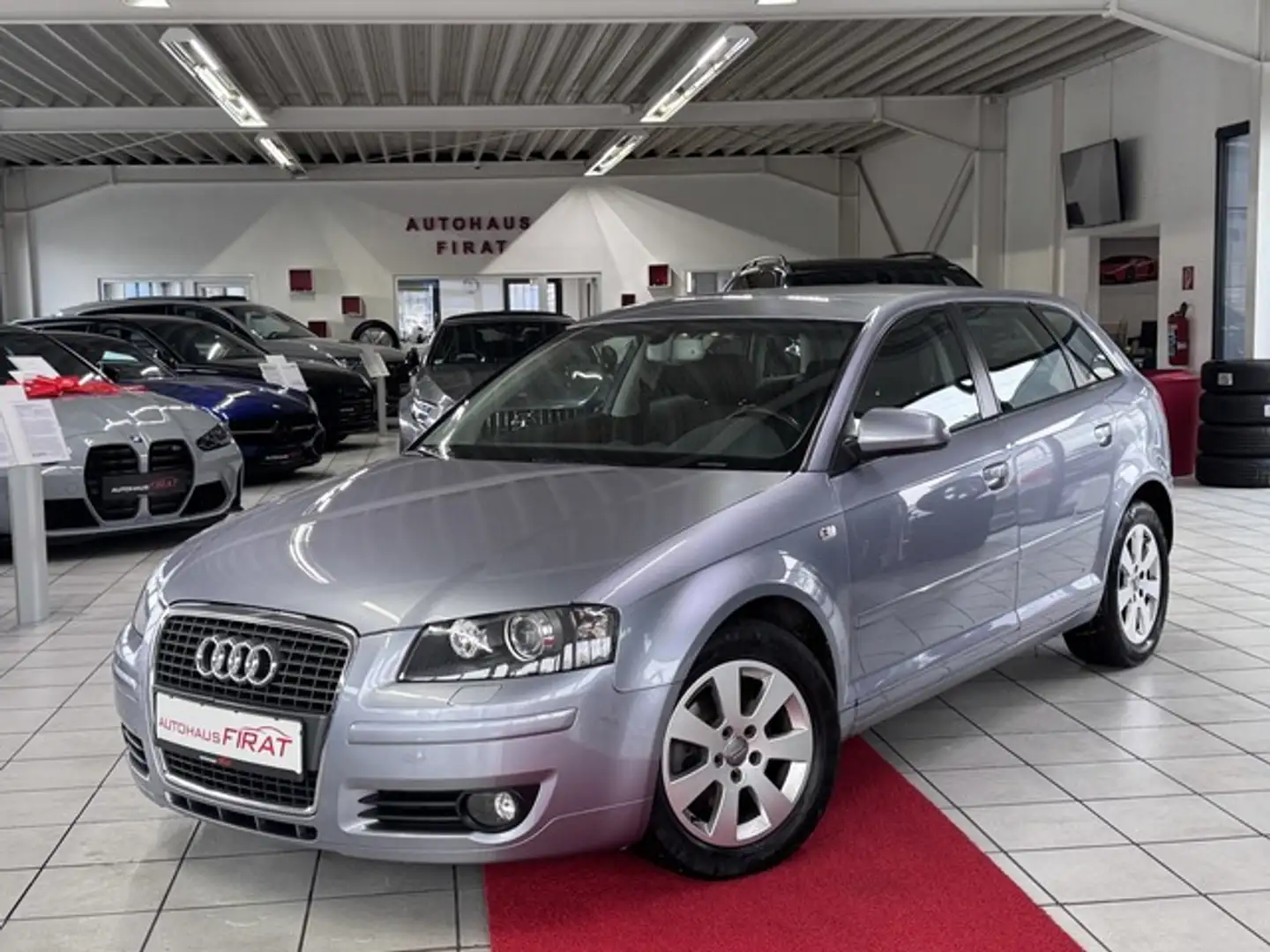 Audi A3 Sportback 2.0 TDI Attraction 8- Fach Bereift+ Sehr Gris - 1