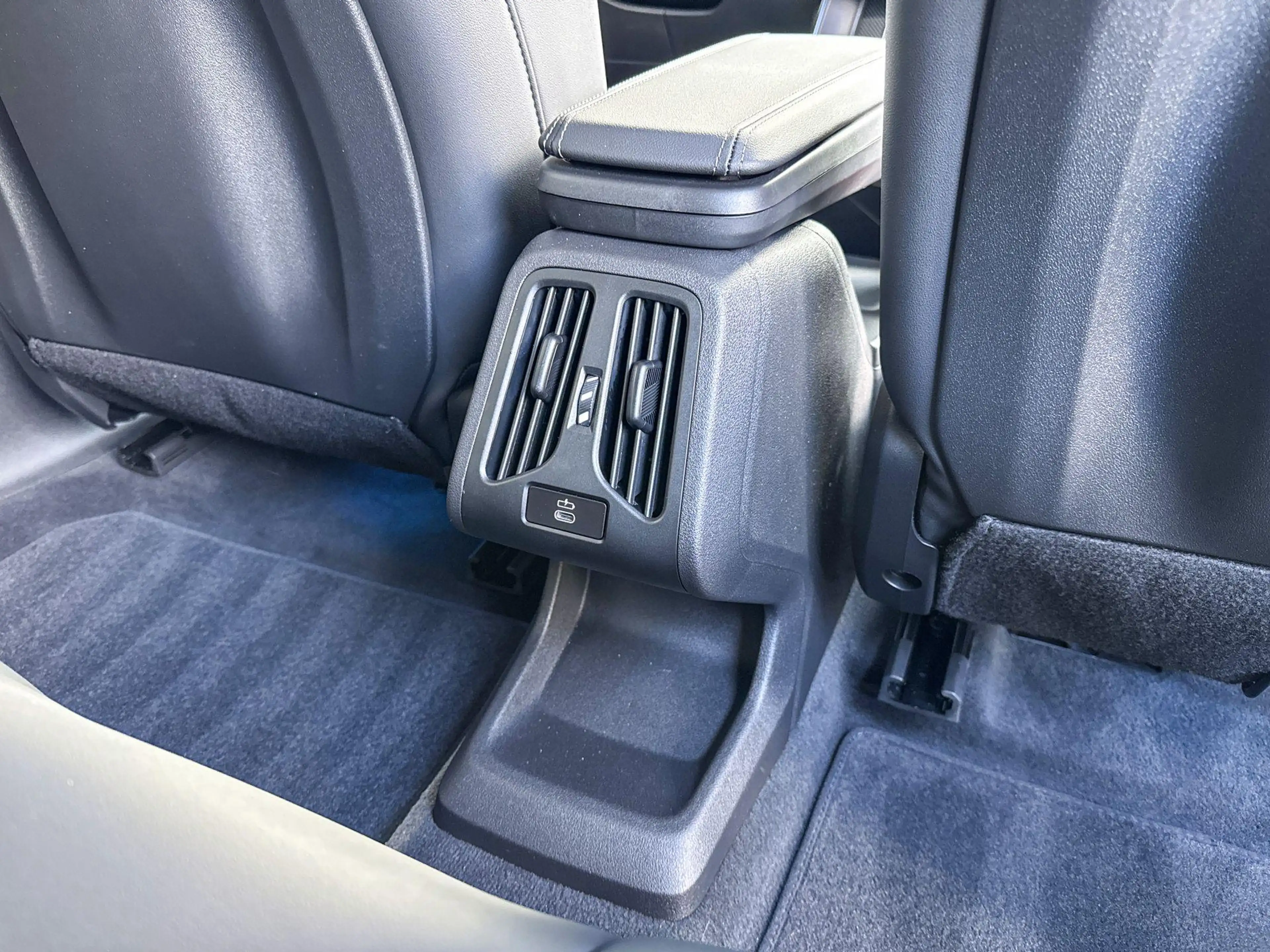 BMW iX1 eDrive20 Pure Edition 67 kWh — photo 9