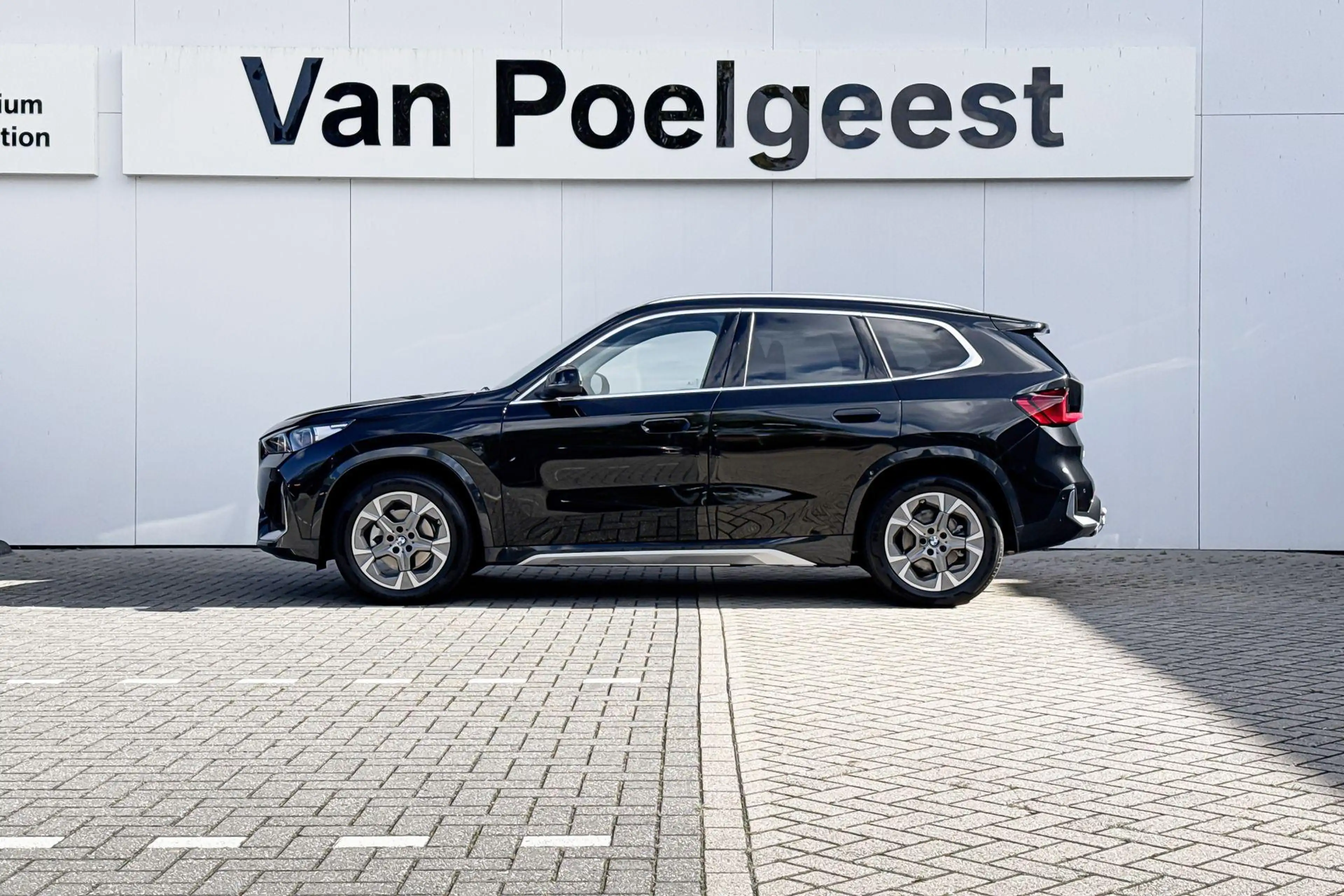 BMW iX1 eDrive20 Pure Edition 67 kWh — photo 2