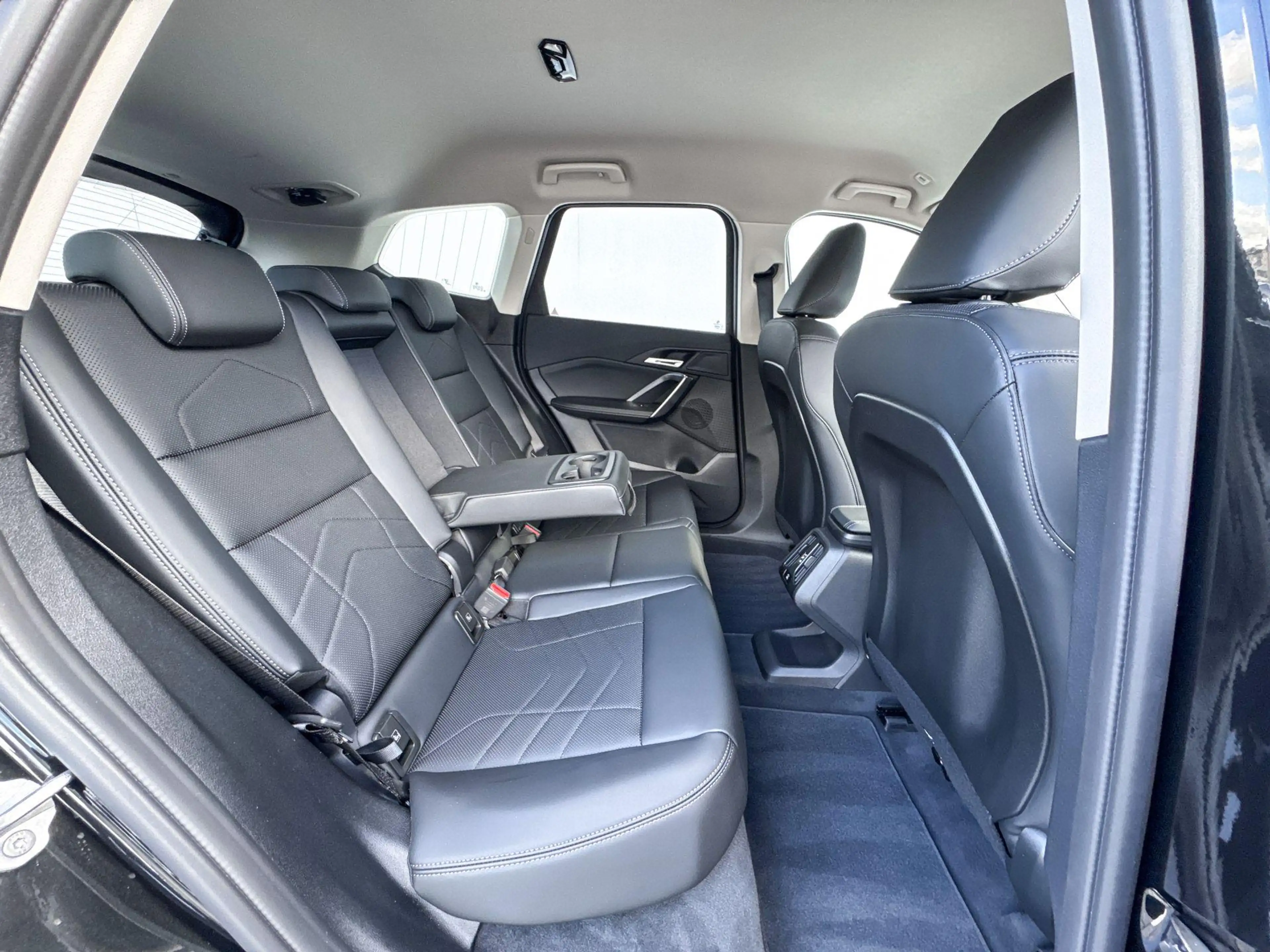 BMW iX1 eDrive20 Pure Edition 67 kWh — photo 8