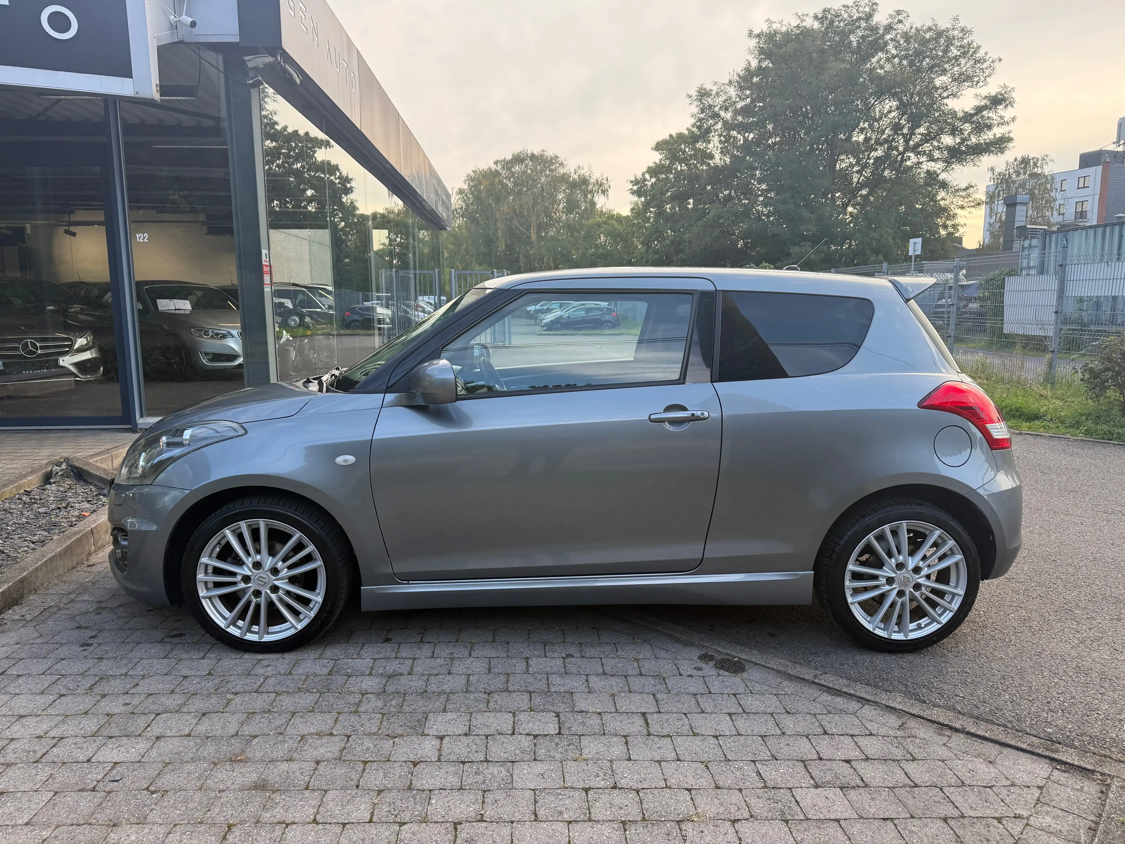 Suzuki Swift Sport 1.6i Xenon Airco Cruise Control Bluetooth * 12 MOIS GARANTIE * — photo 8