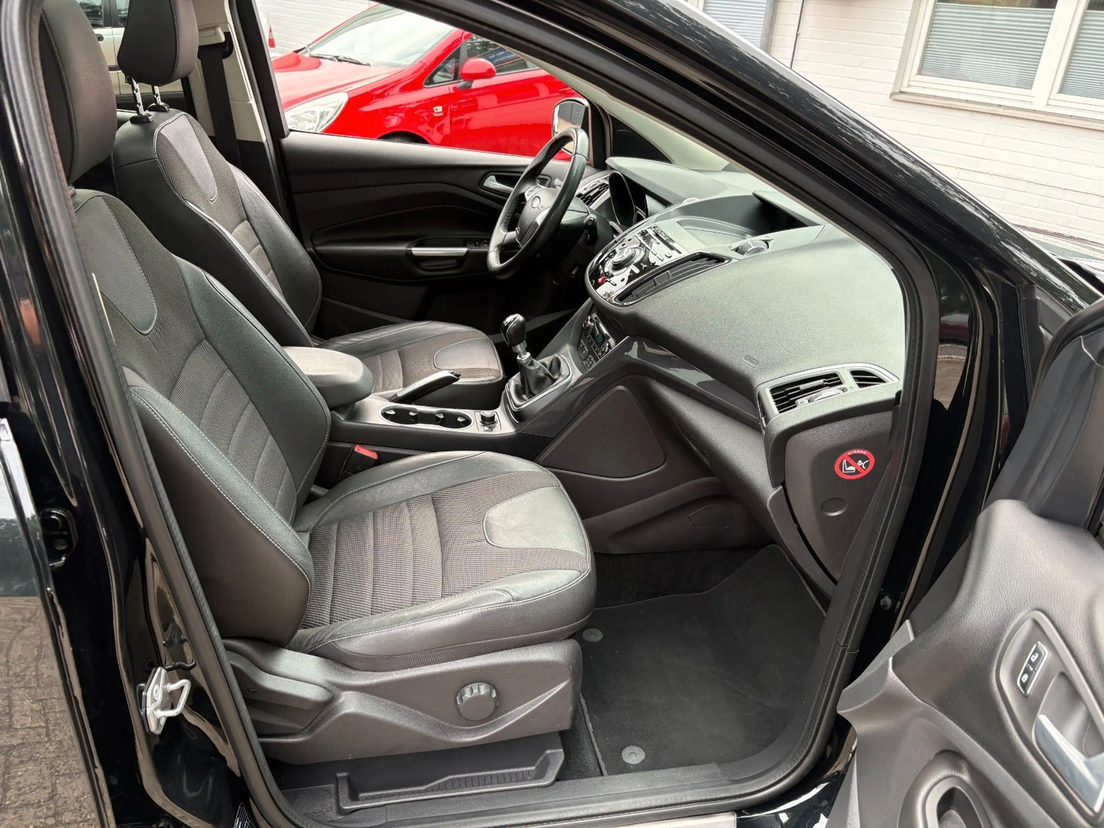Ford Kuga Individual 4x4 132kw  *PANOR*KEYLESS*AHK* — photo 11
