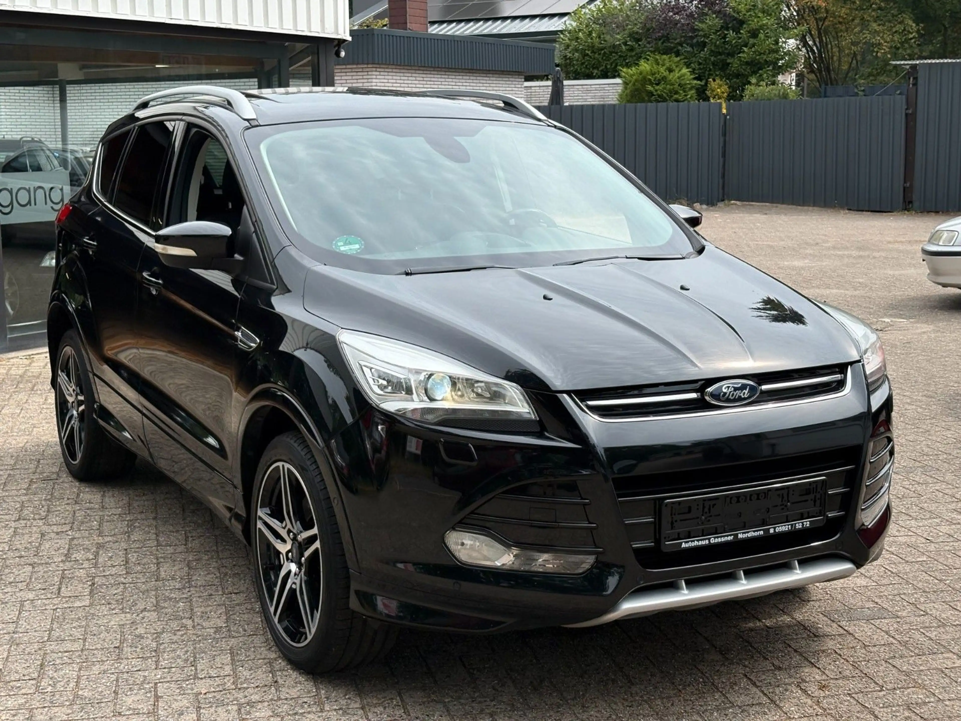 Ford Kuga Individual 4x4 132kw  *PANOR*KEYLESS*AHK* — photo 4