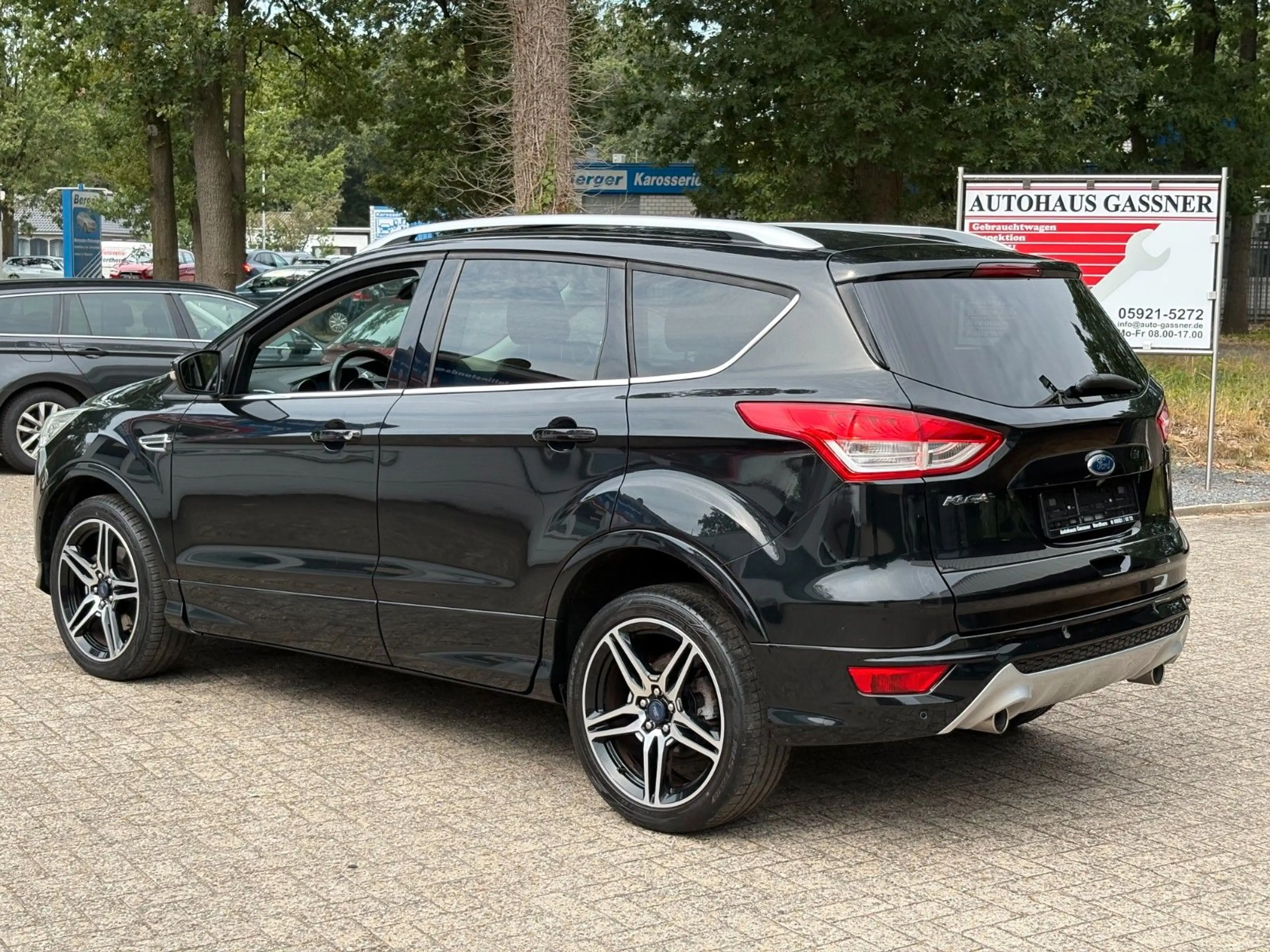 Ford Kuga Individual 4x4 132kw  *PANOR*KEYLESS*AHK* — photo 8