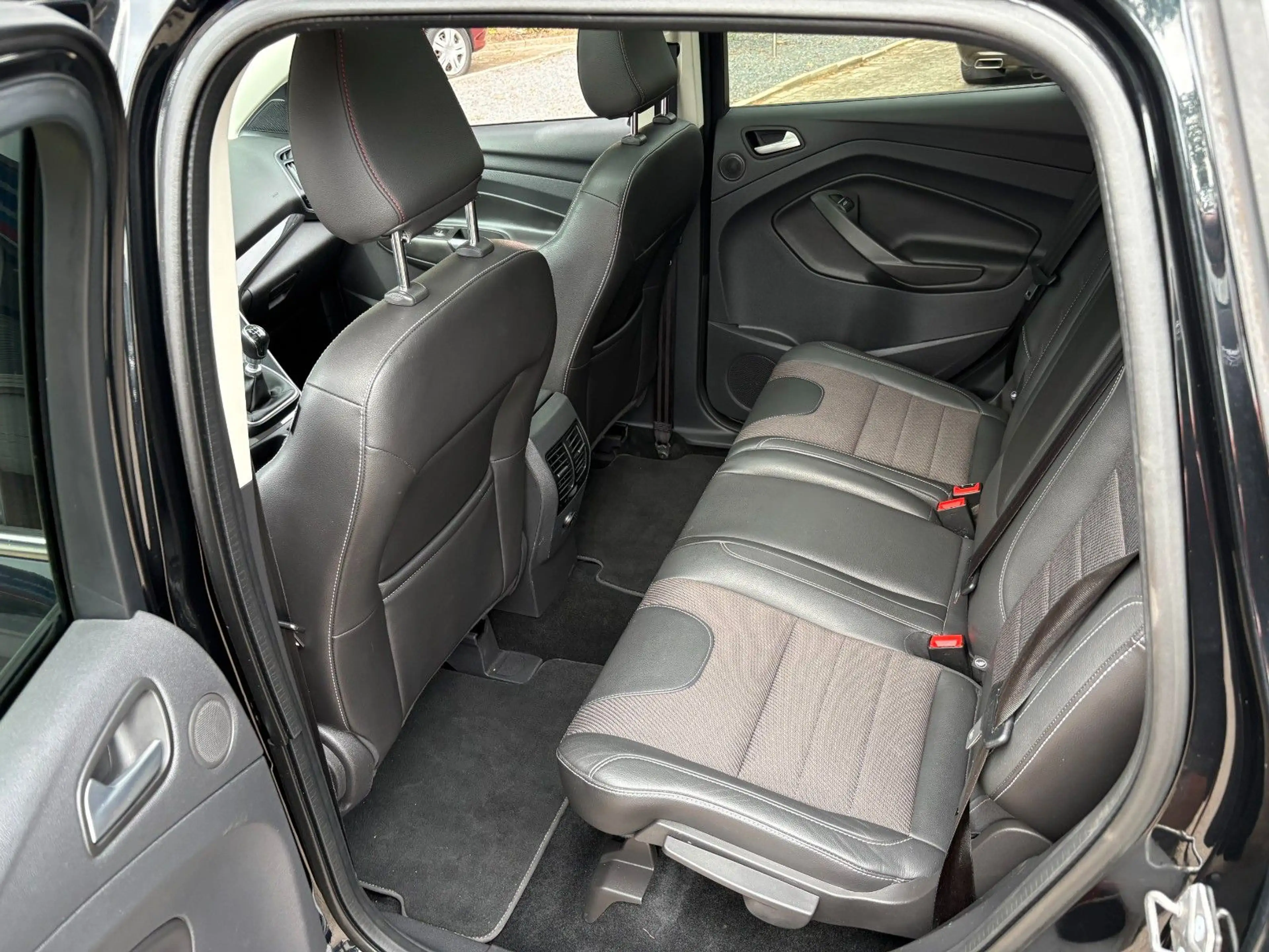 Ford Kuga Individual 4x4 132kw  *PANOR*KEYLESS*AHK* — photo 12