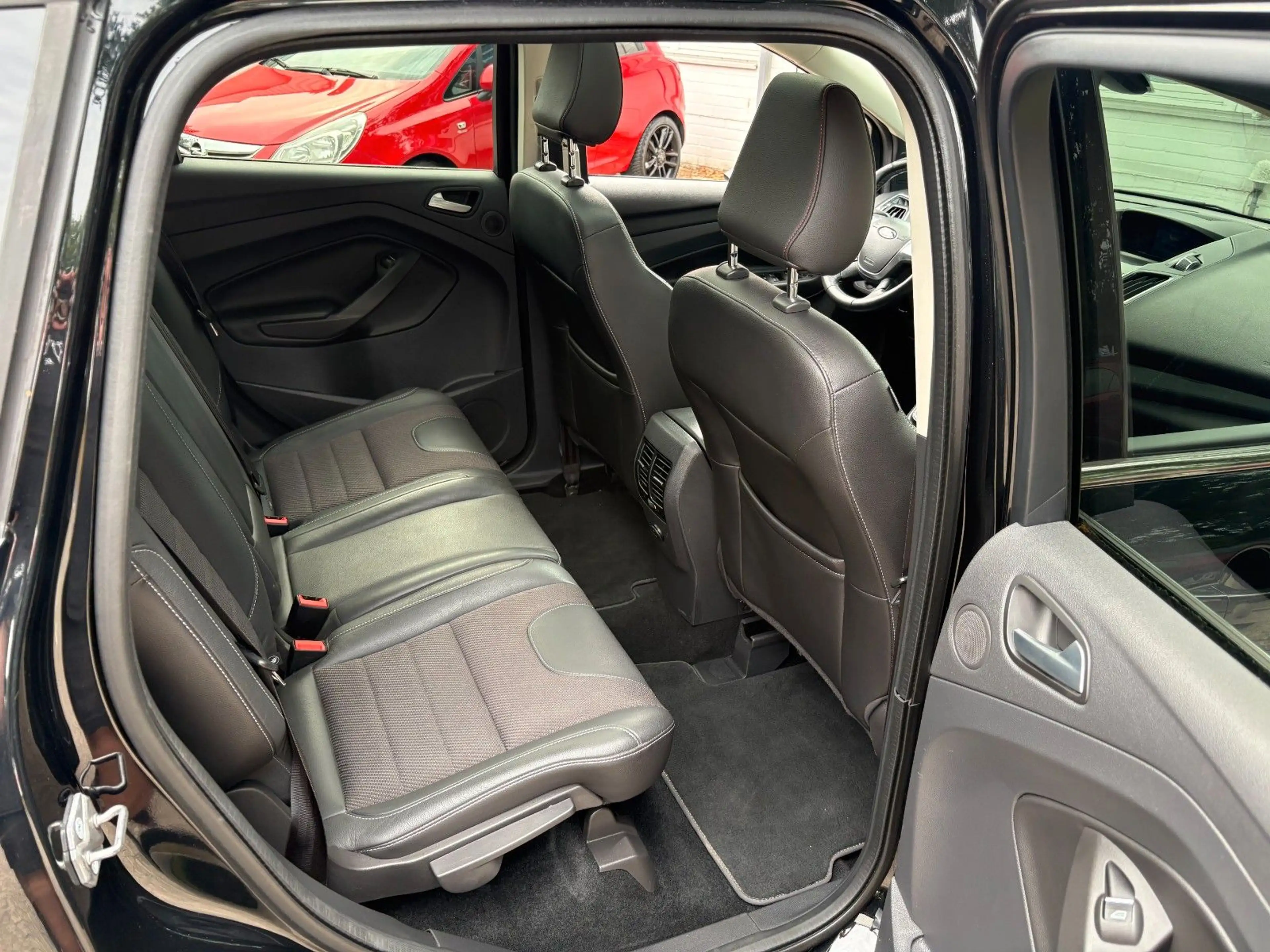 Ford Kuga Individual 4x4 132kw  *PANOR*KEYLESS*AHK* — photo 13