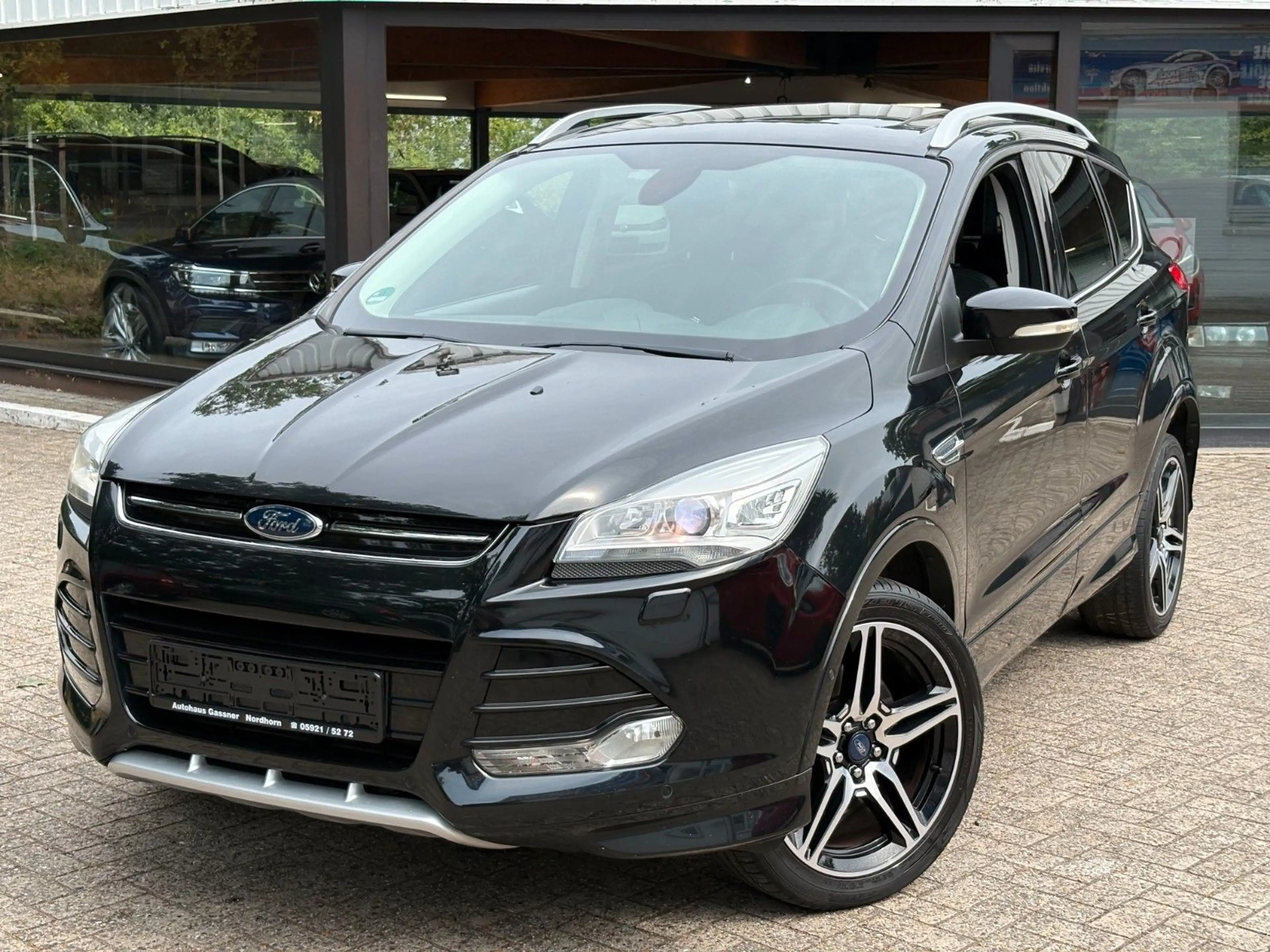 Ford Kuga Individual 4x4 132kw *PANOR*KEYLESS*AHK*
