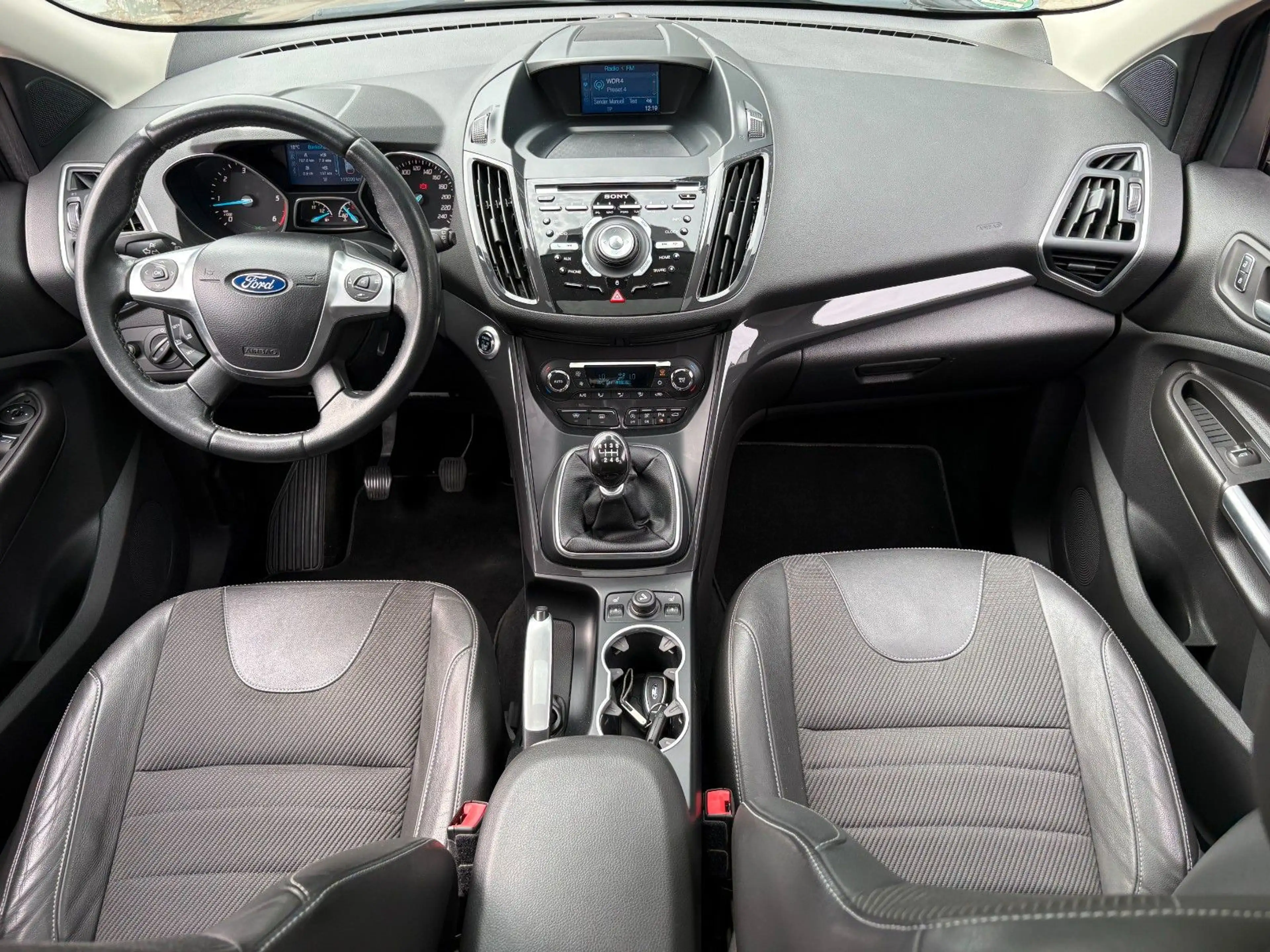 Ford Kuga Individual 4x4 132kw  *PANOR*KEYLESS*AHK* — photo 9