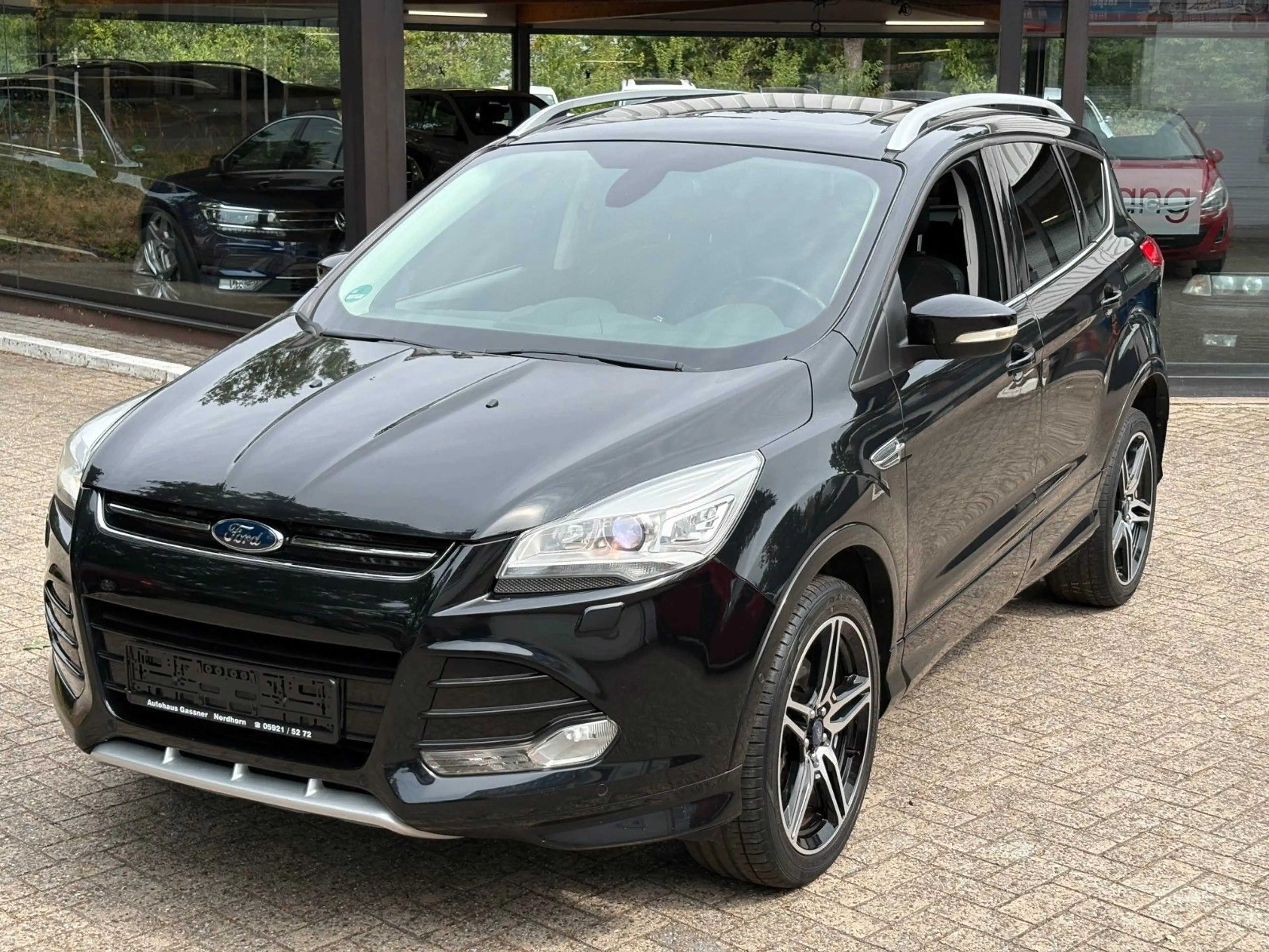 Ford Kuga Individual 4x4 132kw  *PANOR*KEYLESS*AHK* — photo 2