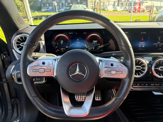 Mercedes-Benz CLA view 9