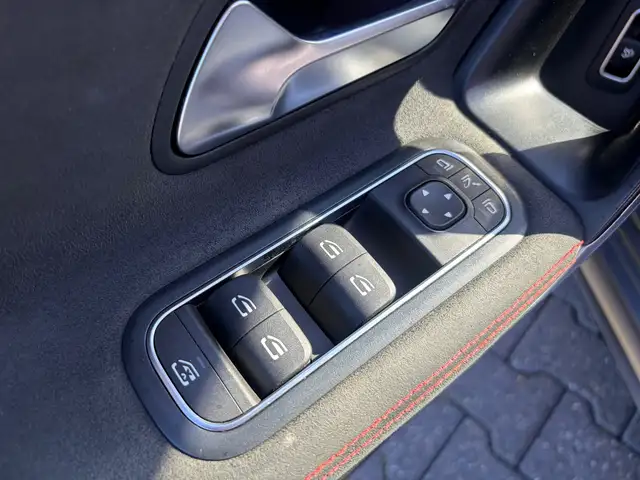 Mercedes-Benz CLA view 8