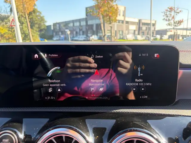 Mercedes-Benz CLA view 12