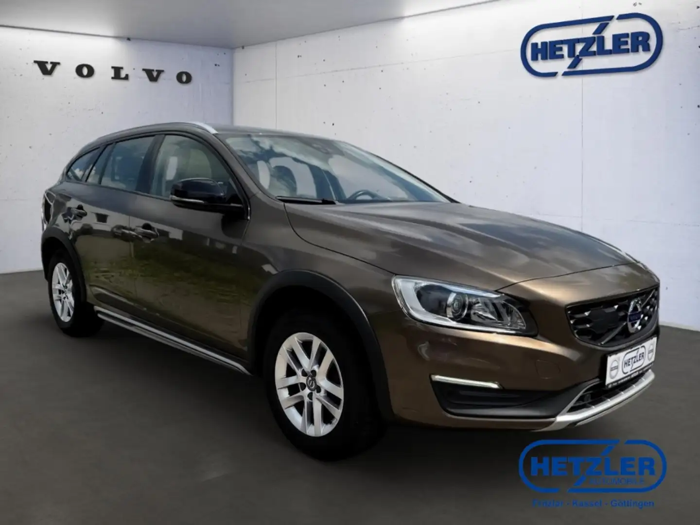 Volvo V60 Cross Country Summum D3 StandHZG Navi Leder Digita Braun - 2