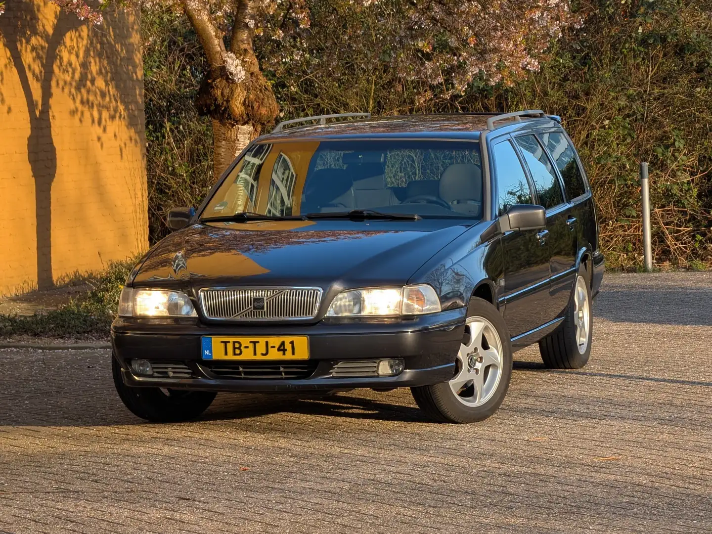 Volvo V70 V70 2.5 Sports-Line Noir - 1