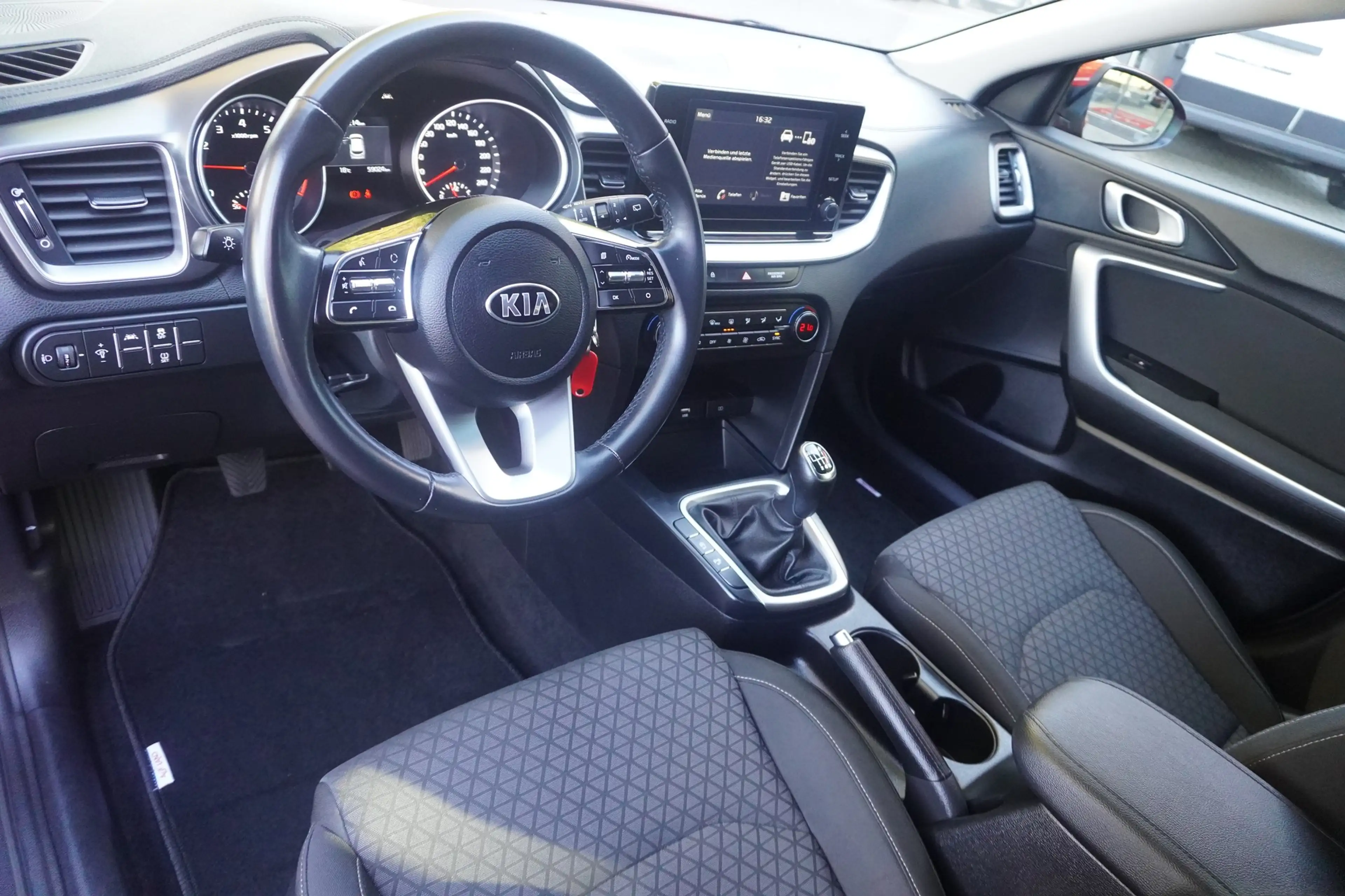 Kia Ceed SW / cee'd SW Ceed SW 1.0 T-GDI Vision Android Apple Kamera — photo 10