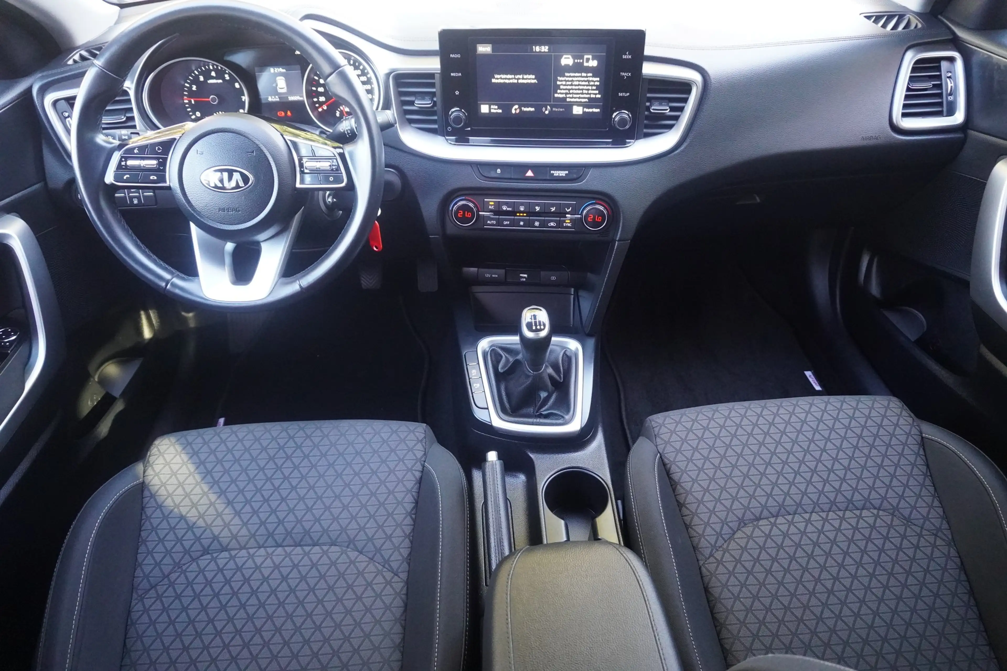 Kia Ceed SW / cee'd SW Ceed SW 1.0 T-GDI Vision Android Apple Kamera — photo 12